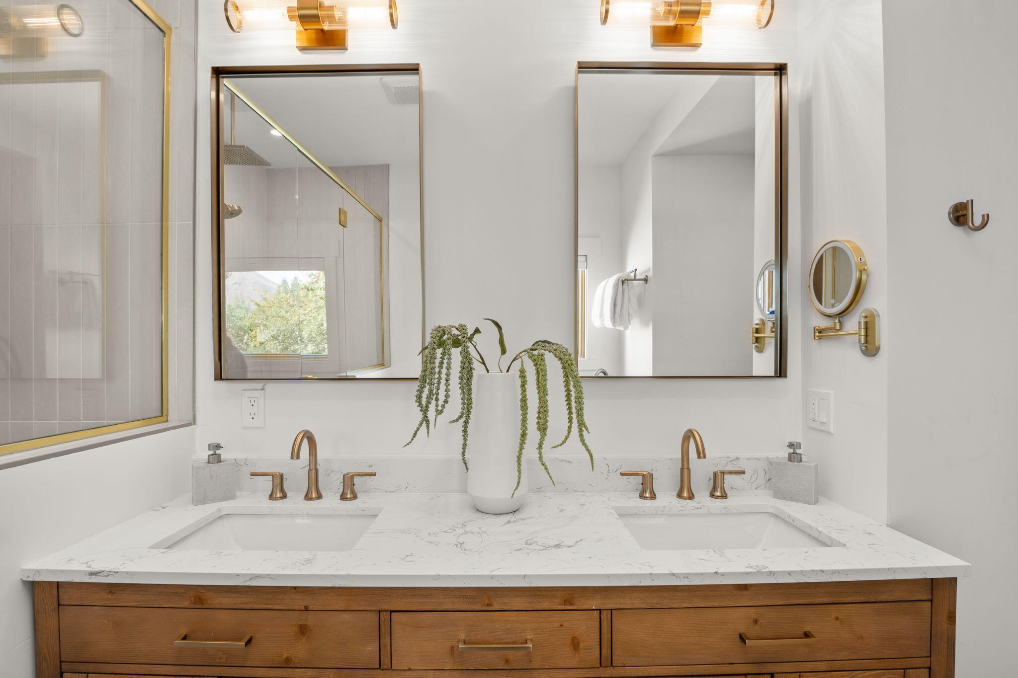 Hailey, Idaho 83333, United States, 5 Bedrooms Bedrooms, ,4 BathroomsBathrooms,Residential,Pending,212207