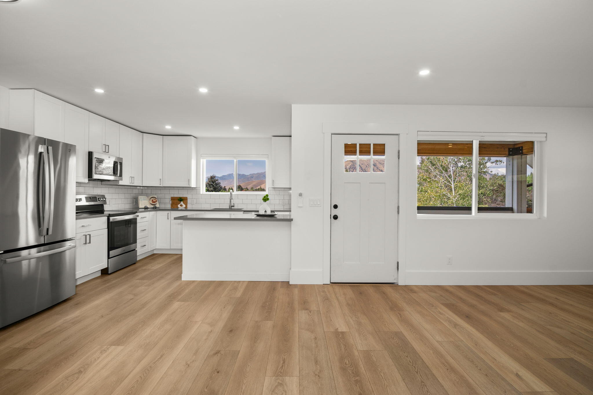 Hailey, Idaho 83333, United States, 5 Bedrooms Bedrooms, ,4 BathroomsBathrooms,Residential,Pending,212207