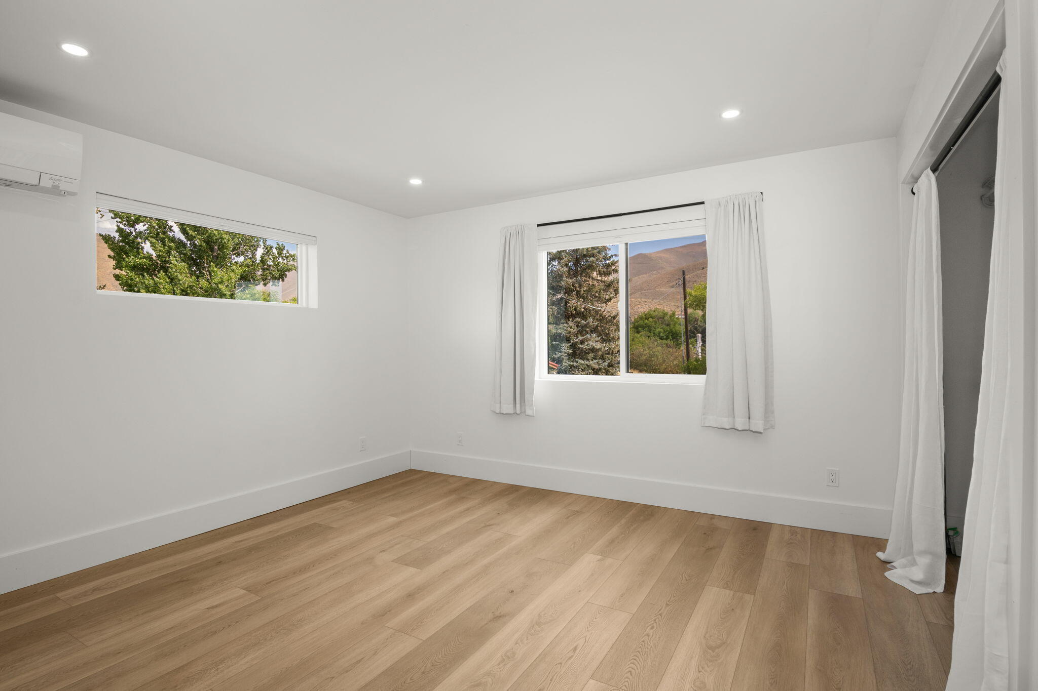 Hailey, Idaho 83333, United States, 5 Bedrooms Bedrooms, ,4 BathroomsBathrooms,Residential,Pending,212207