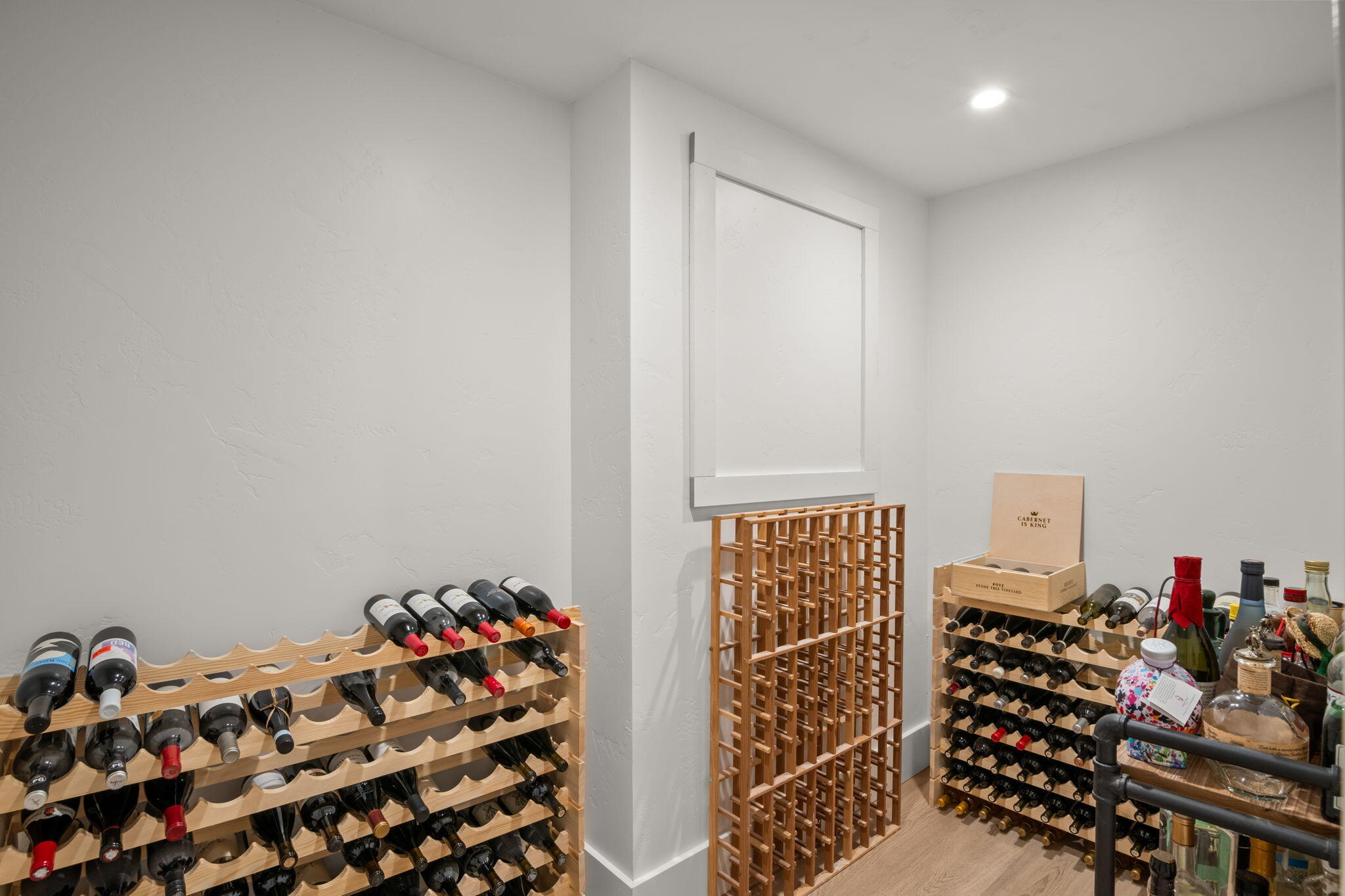 Hailey, Idaho 83333, United States, 5 Bedrooms Bedrooms, ,4 BathroomsBathrooms,Residential,Pending,212207