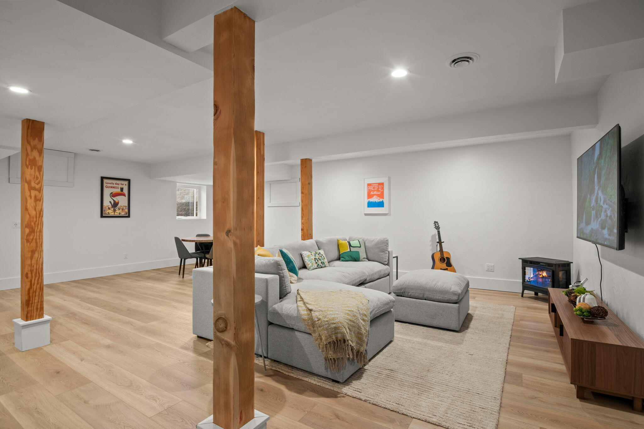 Hailey, Idaho 83333, United States, 5 Bedrooms Bedrooms, ,4 BathroomsBathrooms,Residential,Pending,212207