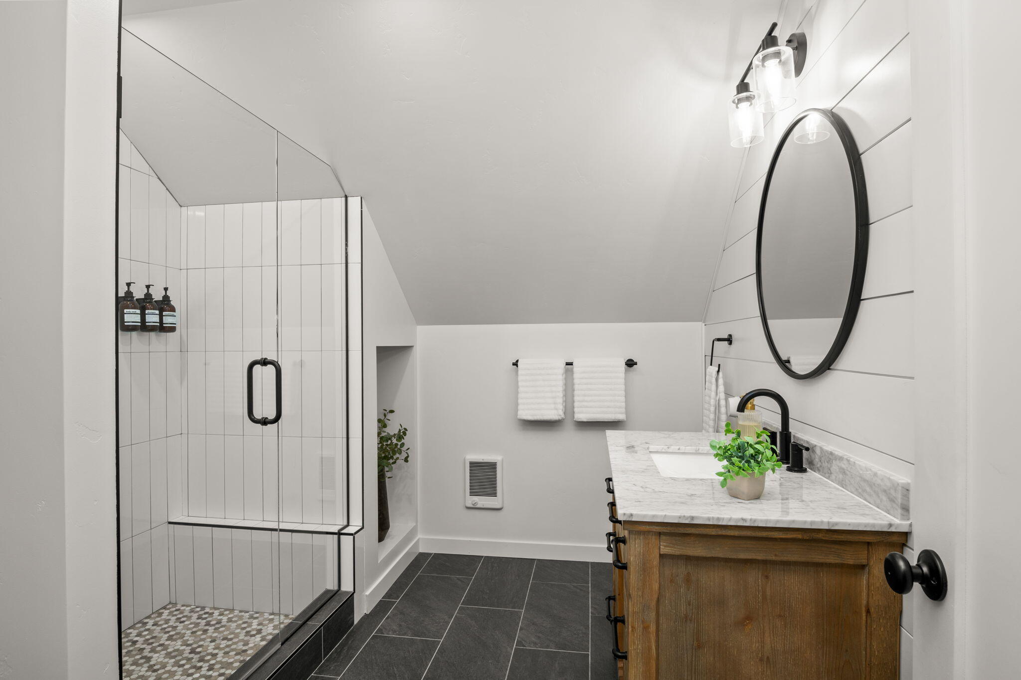 Hailey, Idaho 83333, United States, 5 Bedrooms Bedrooms, ,4 BathroomsBathrooms,Residential,Pending,212207