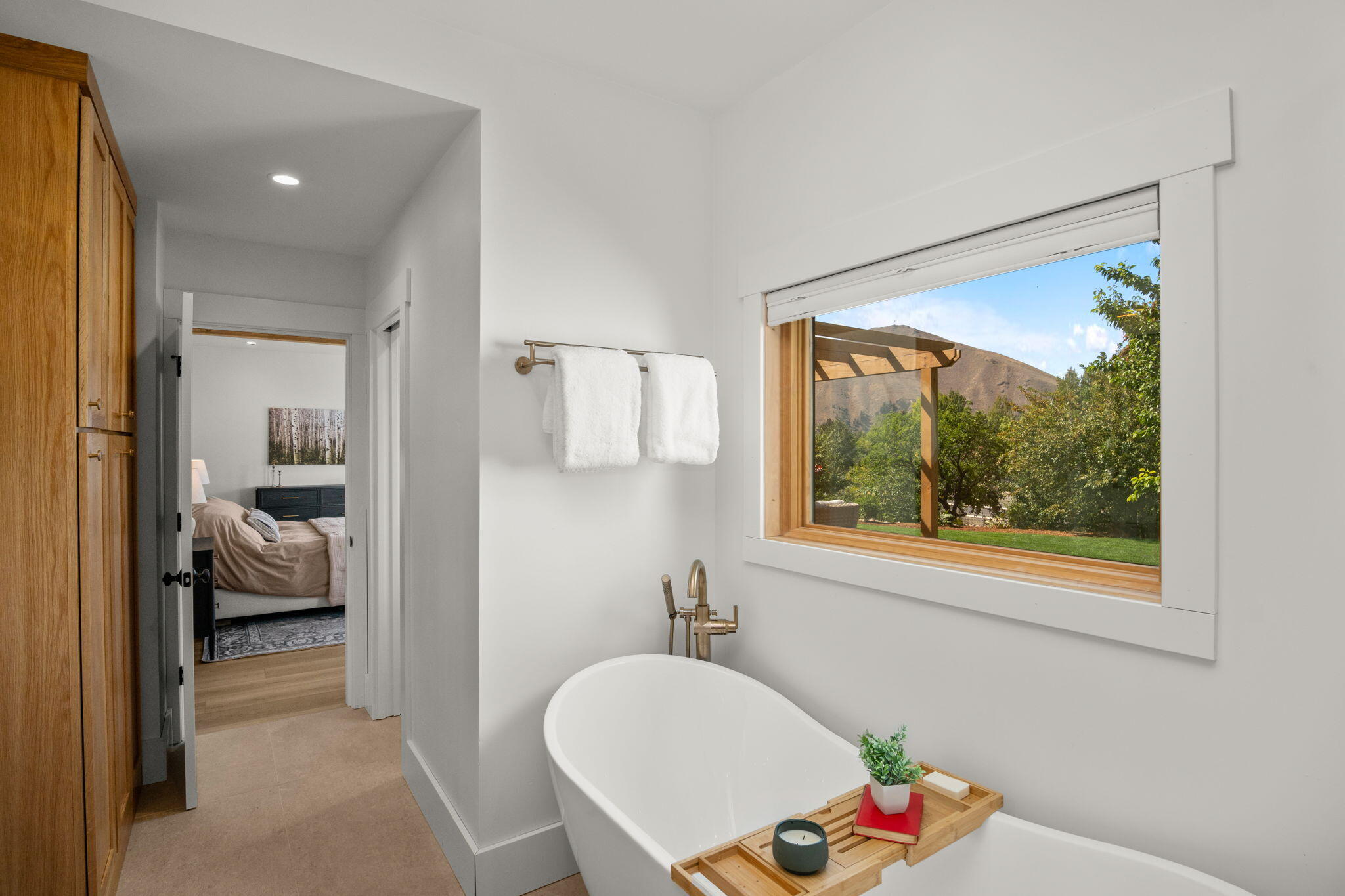 Hailey, Idaho 83333, United States, 5 Bedrooms Bedrooms, ,4 BathroomsBathrooms,Residential,Pending,212207