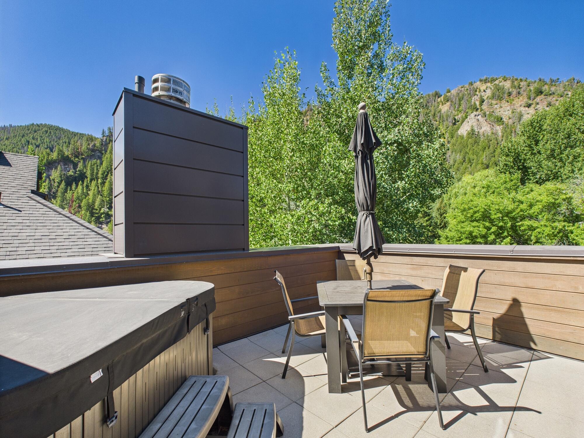 CAM03555G0-PR0090-STILL009