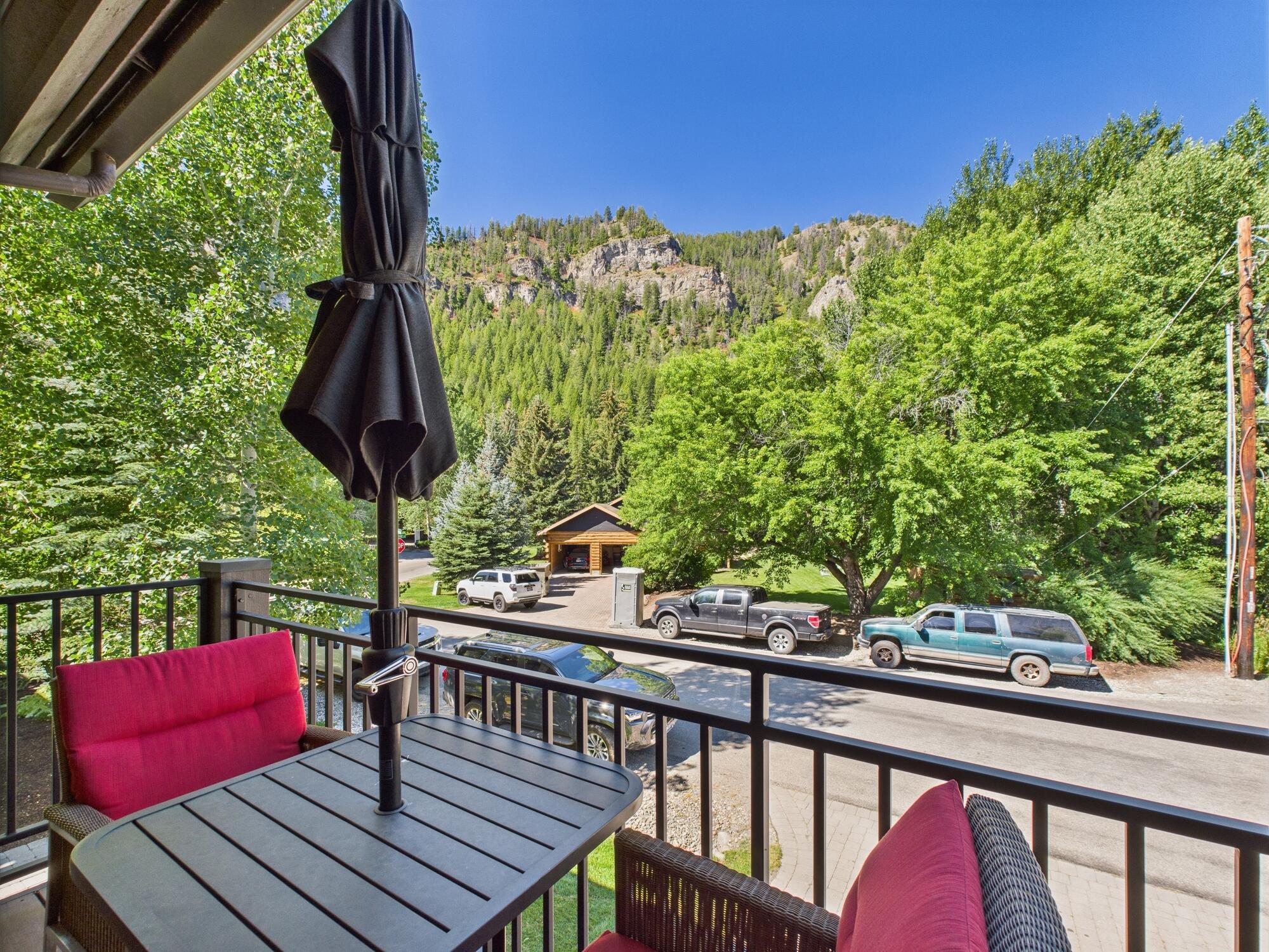 CAM03555G0-PR0090-STILL007