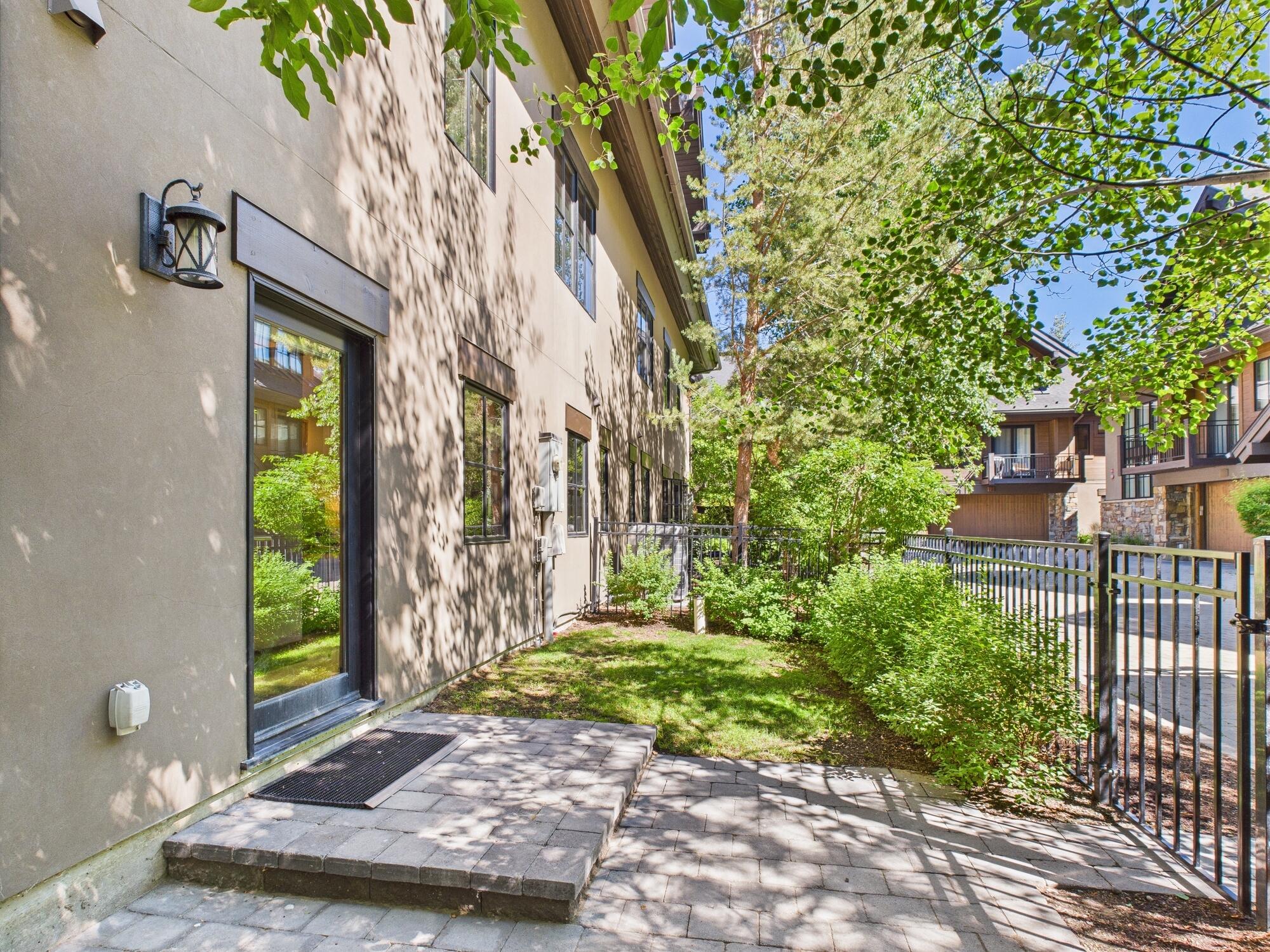 CAM03555G0-PR0090-STILL004