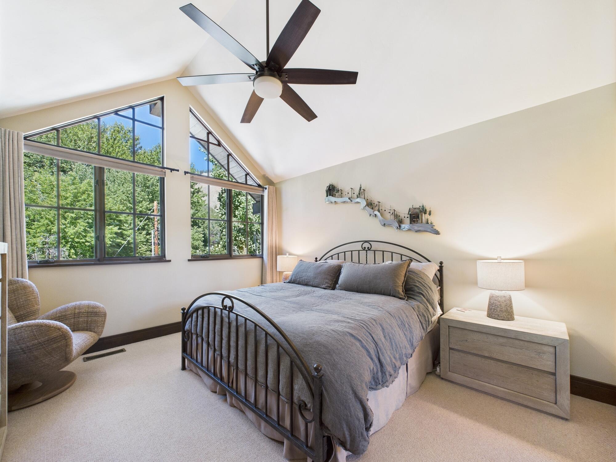 CAM03555G0-PR0090-STILL012