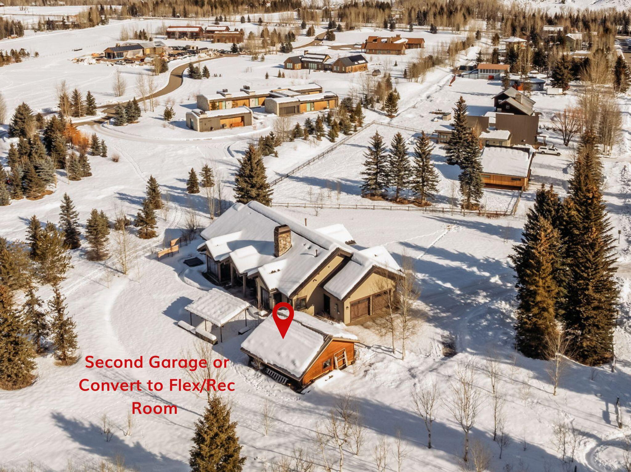 Extra Garage/Flex Space