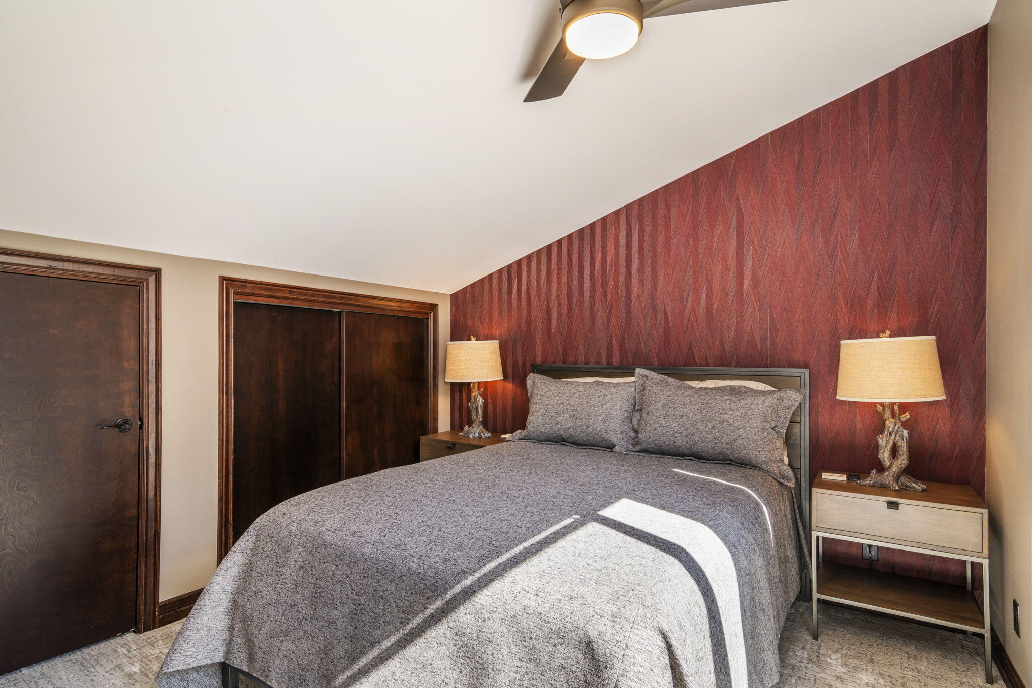 1394 Dollar Guest room 2