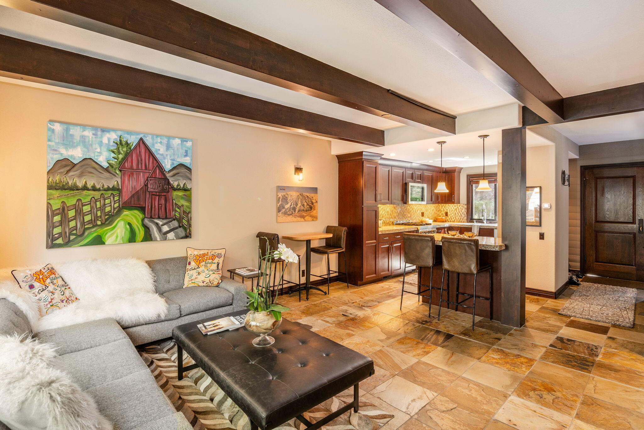 1394 Dollar living room