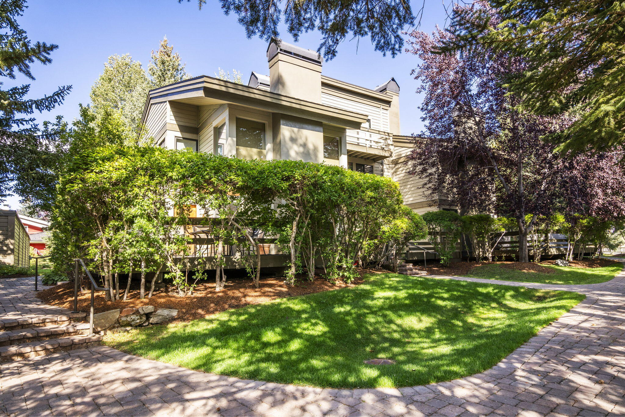 1349 Dollar exterior Entry