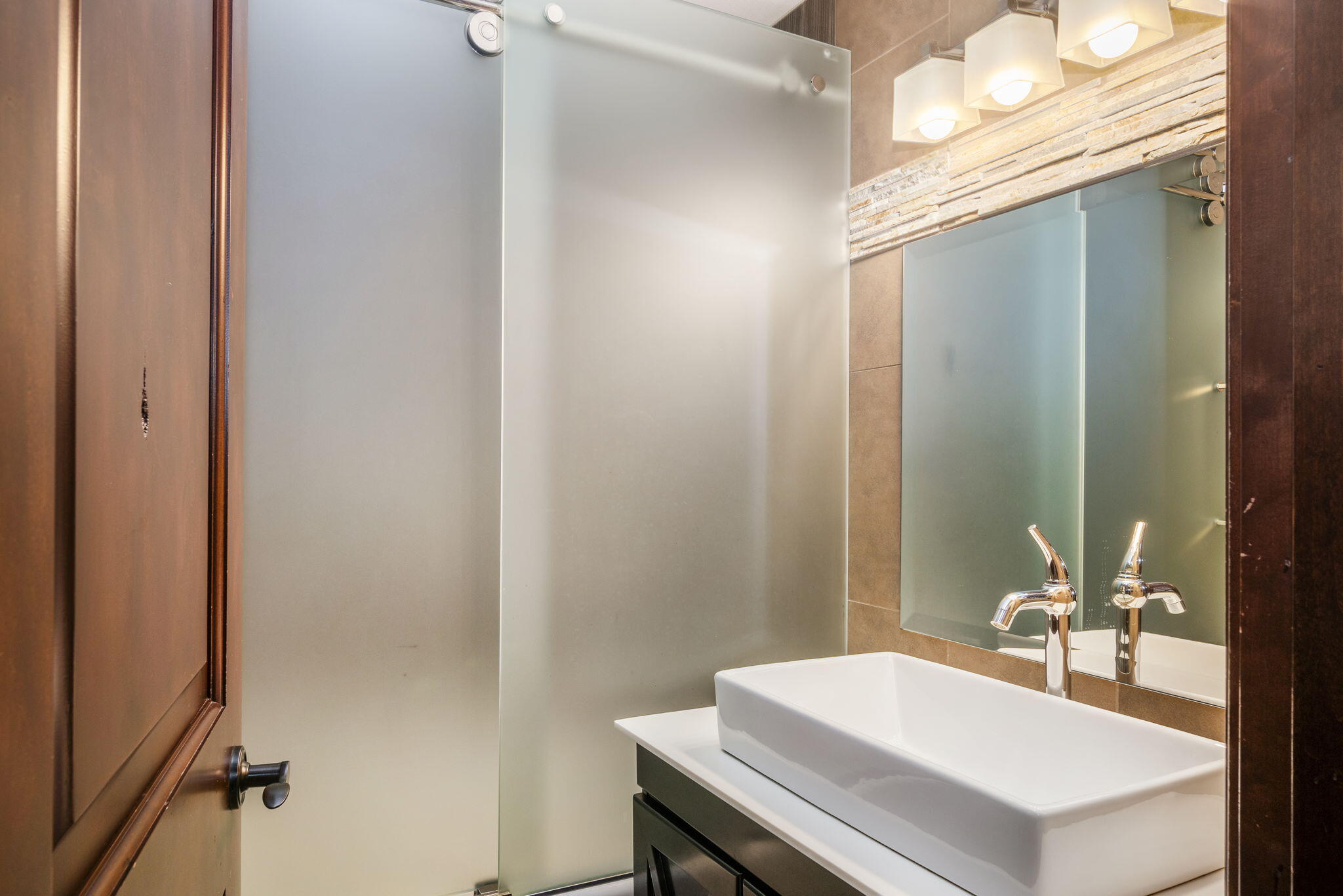 1394 Dollar full Bath