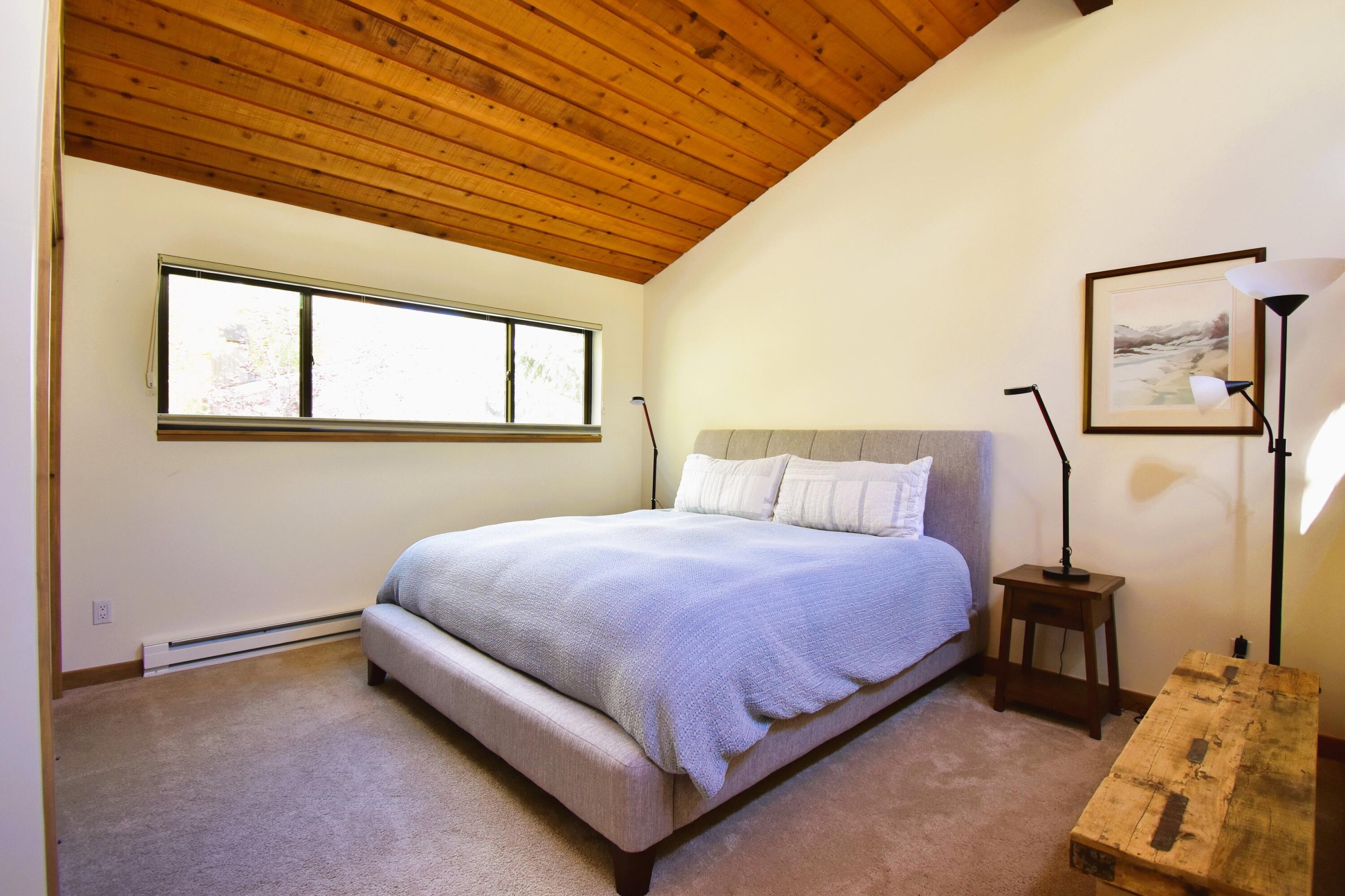 019_primary_bedroom_1_644