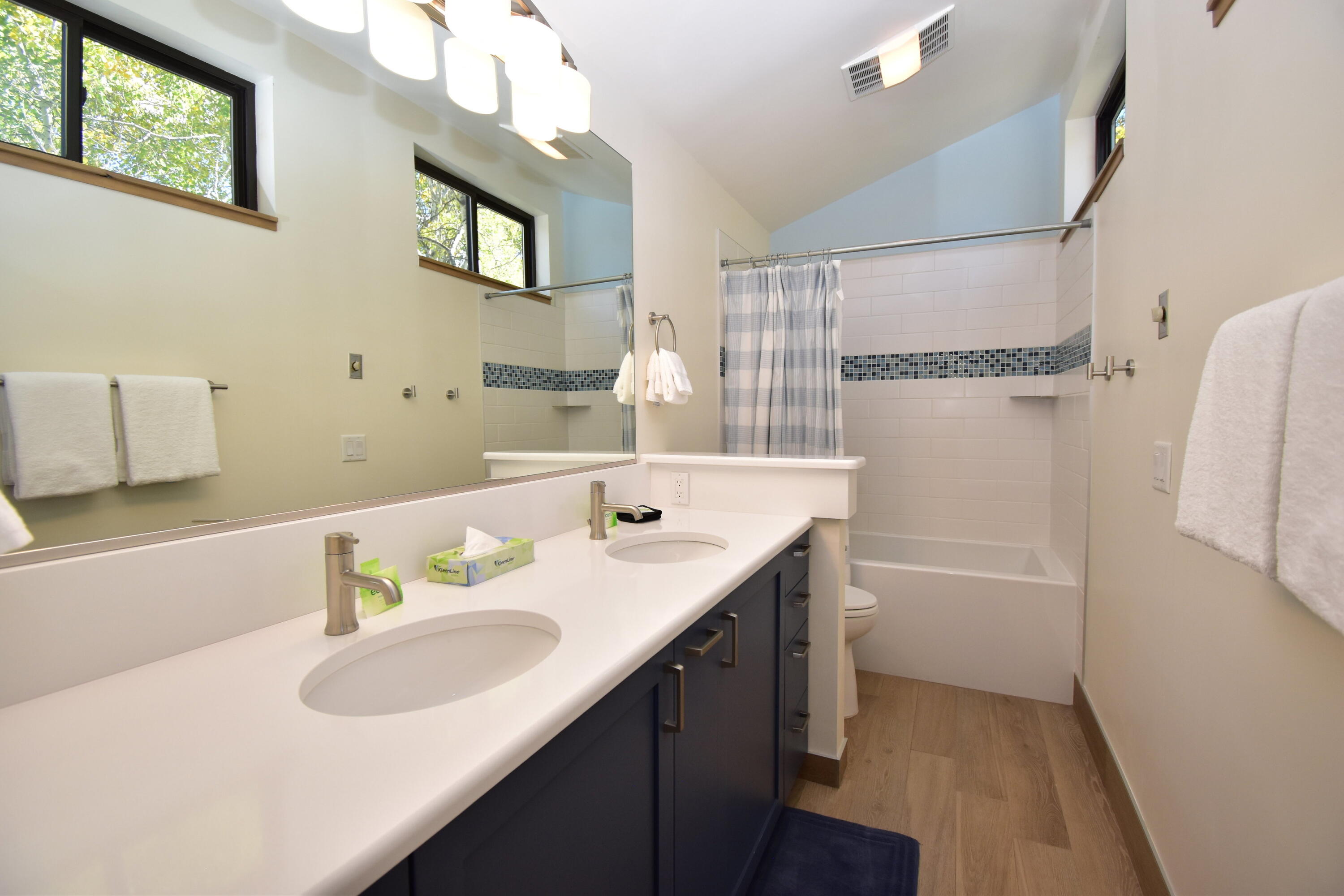 020_primary_bath_1_495