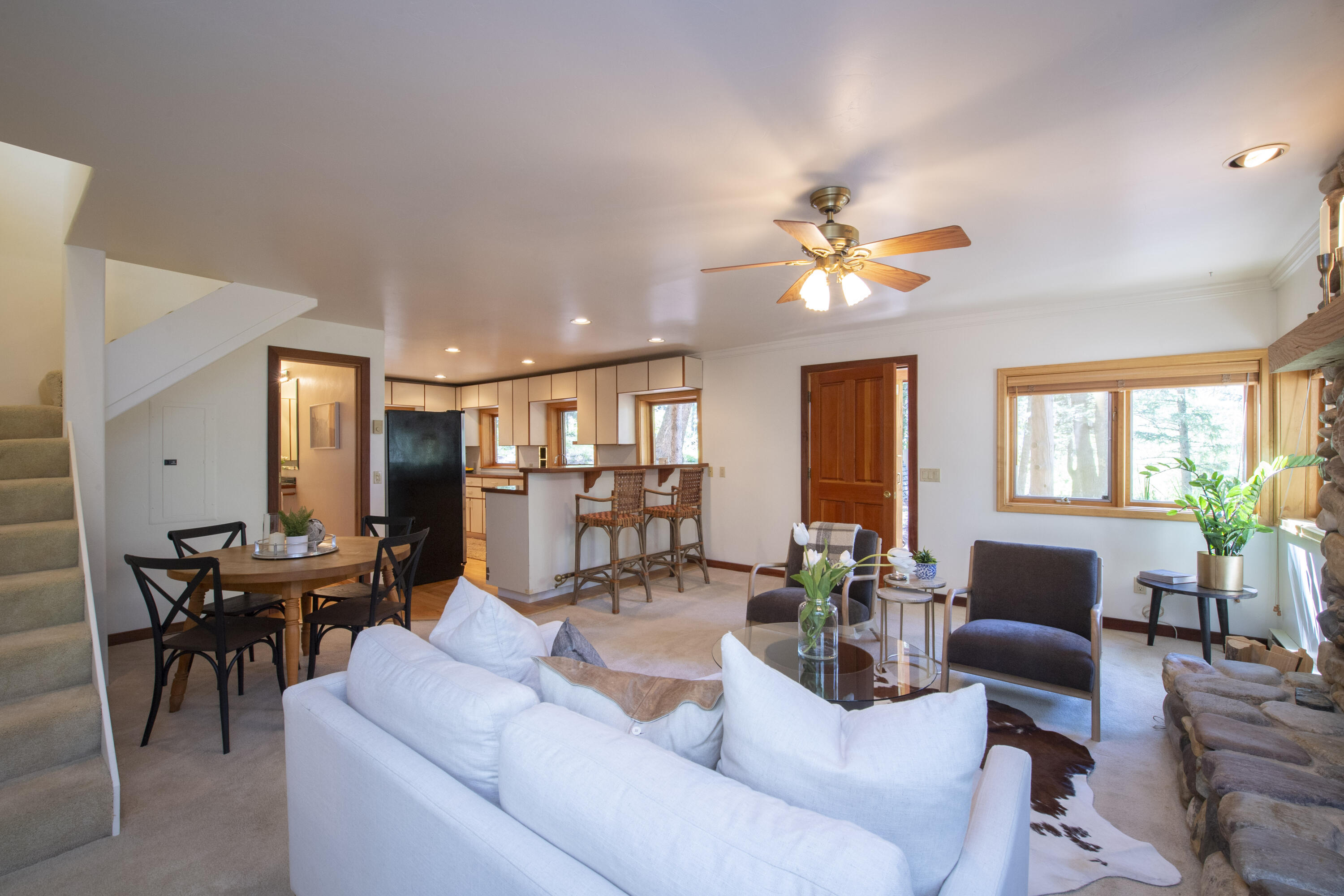 Blaine County, Idaho 83340, United States, 2 Bedrooms Bedrooms, ,2 BathroomsBathrooms,Residential,Pending,70152