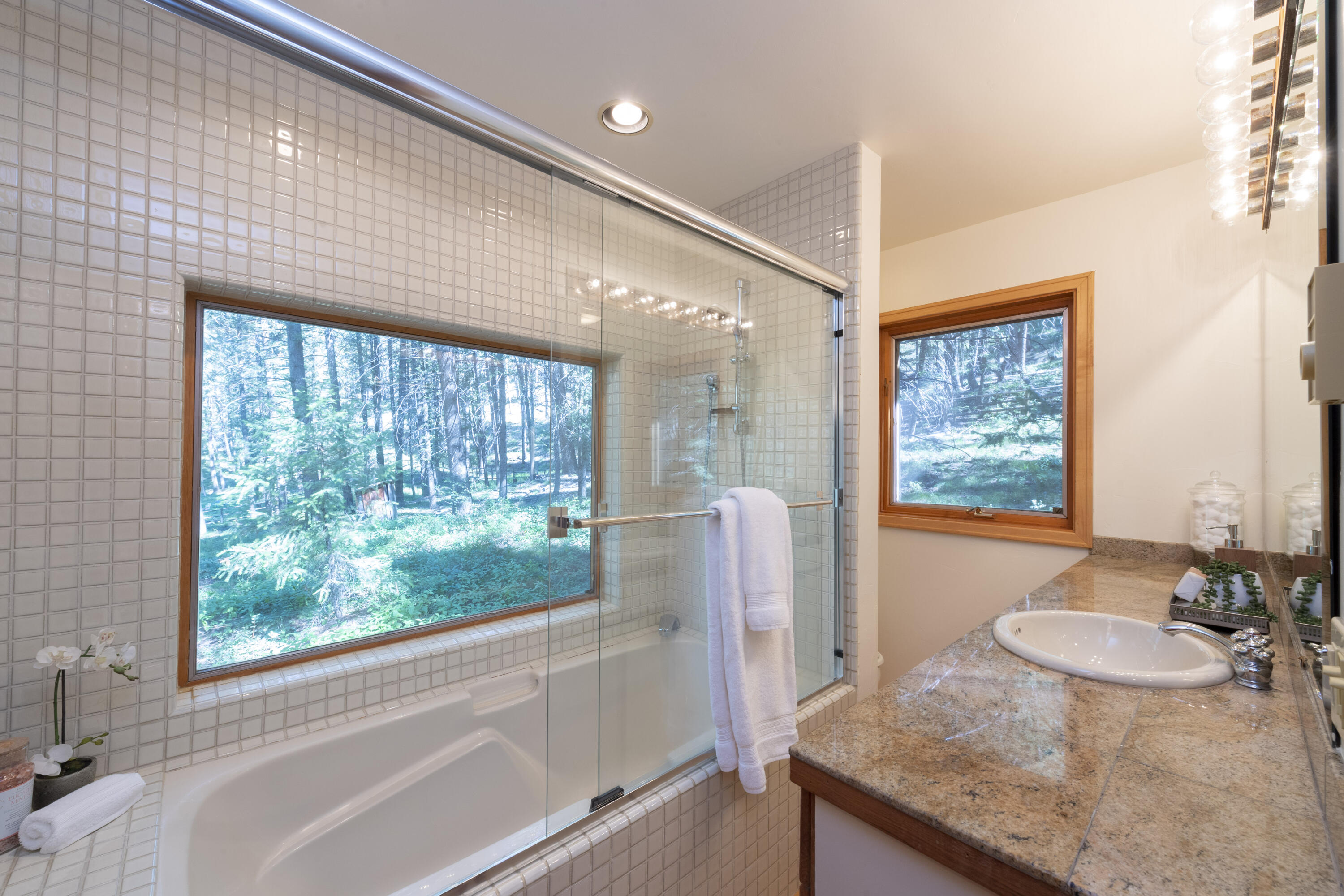 Blaine County, Idaho 83340, United States, 2 Bedrooms Bedrooms, ,2 BathroomsBathrooms,Residential,Pending,70152