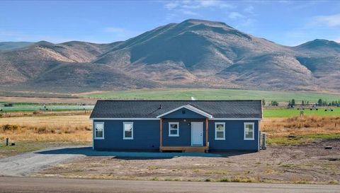 Photo of 8 Punkin Center (No Garage) Rd, Gannett, ID 83313 (MLS # 25-333790)