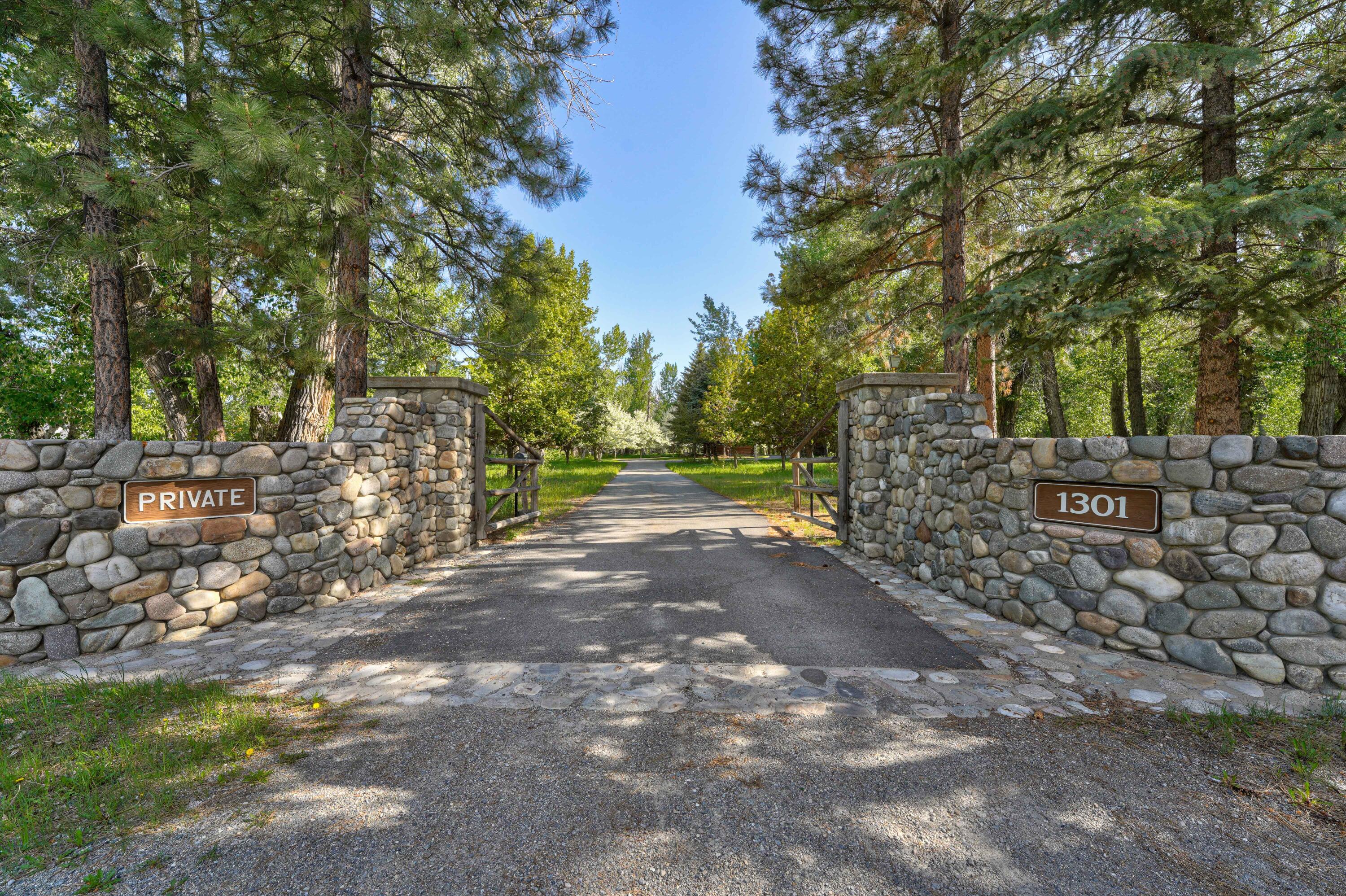 1301 Glen Aspen Dr, Bellevue, Idaho image 2