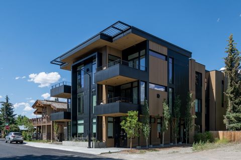 Photo of 760 N Washington Ave #301, Ketchum, ID 83340 (MLS # 26-334226)