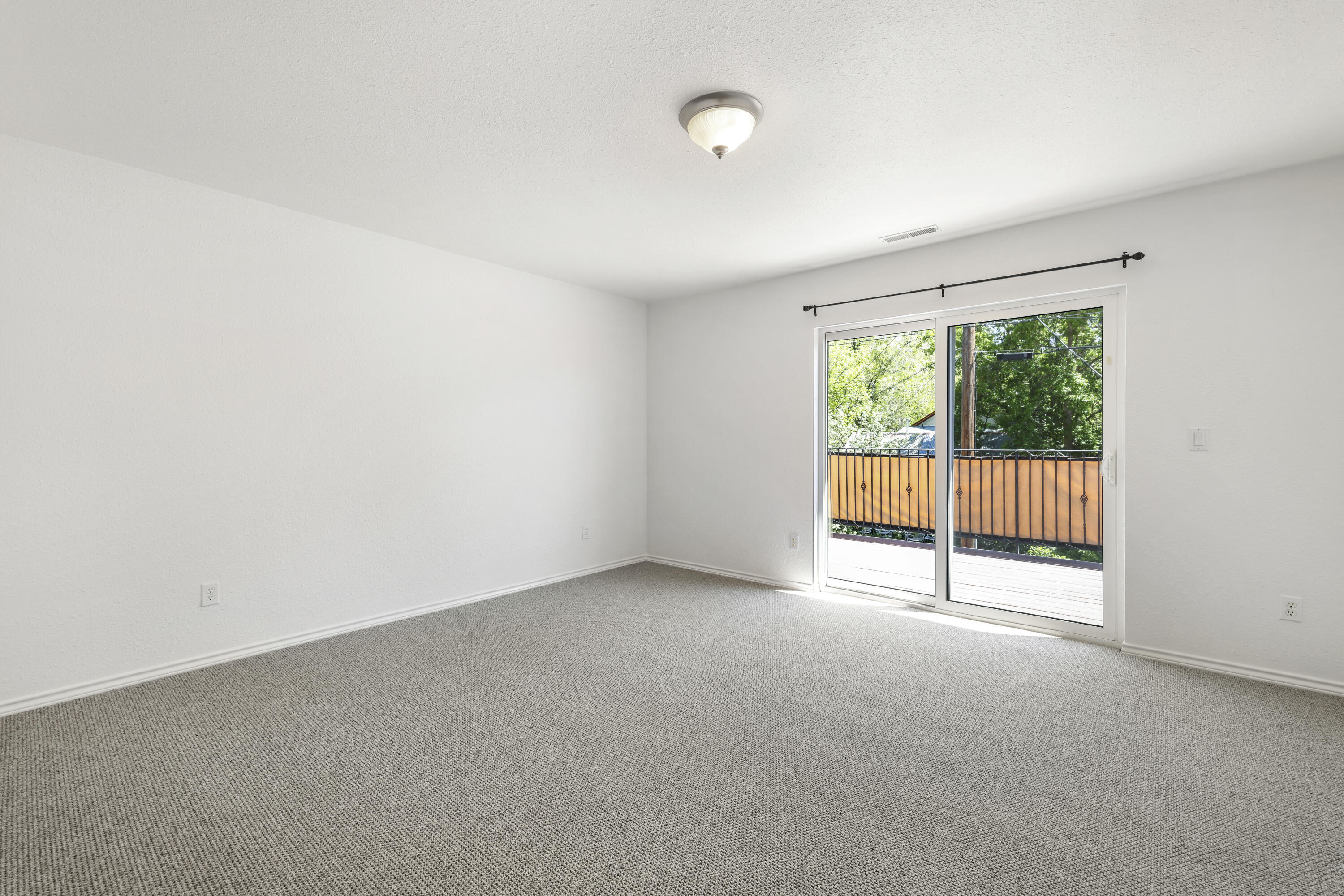 Hailey, Idaho 83333, United States, 2 Bedrooms Bedrooms, ,2 BathroomsBathrooms,Residential,Pending,56138