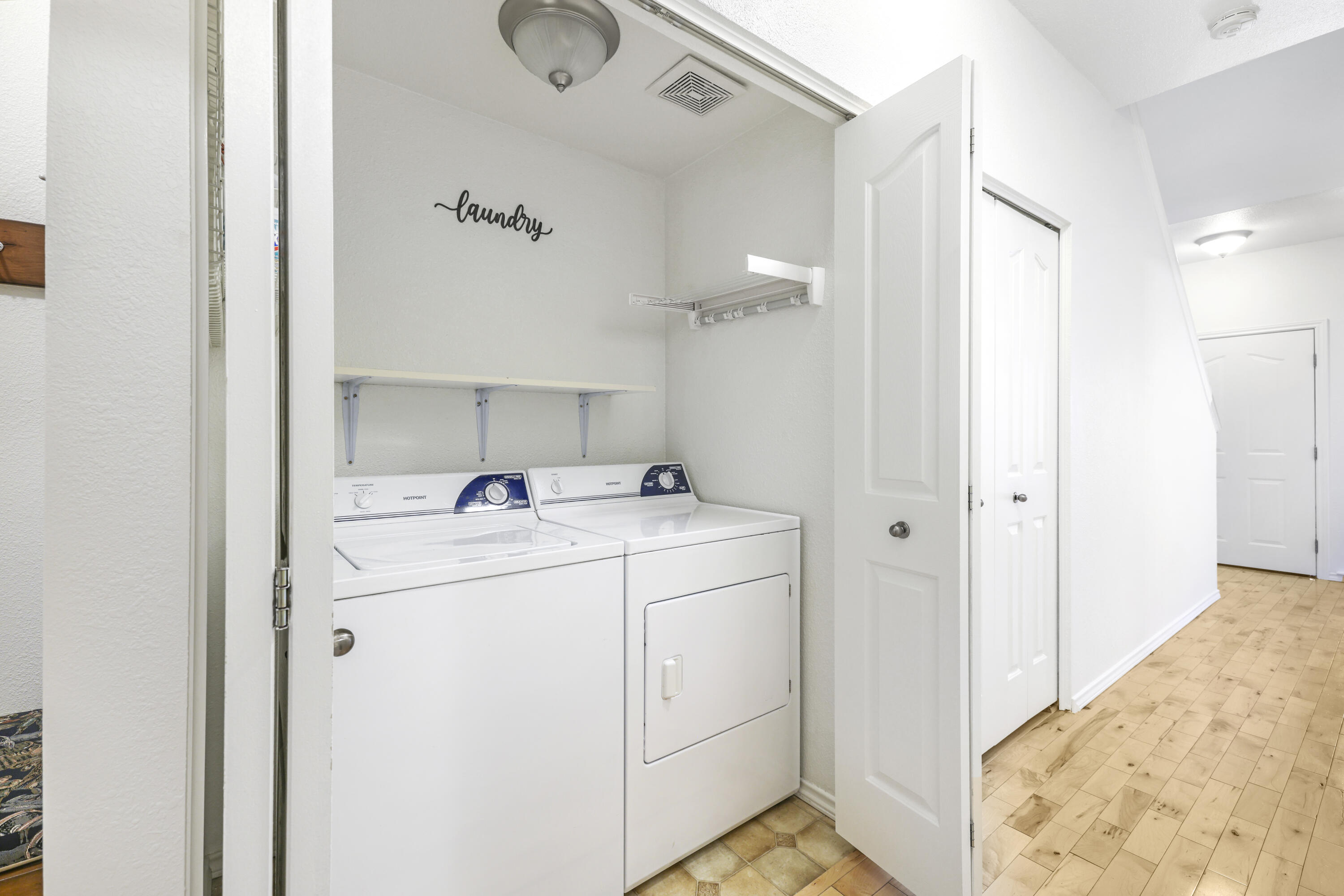 Hailey, Idaho 83333, United States, 2 Bedrooms Bedrooms, ,2 BathroomsBathrooms,Residential,Pending,56138