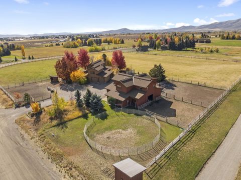 Photo of 113 Equus Loop, Blaine County, ID 83313 (MLS # 25-332988)