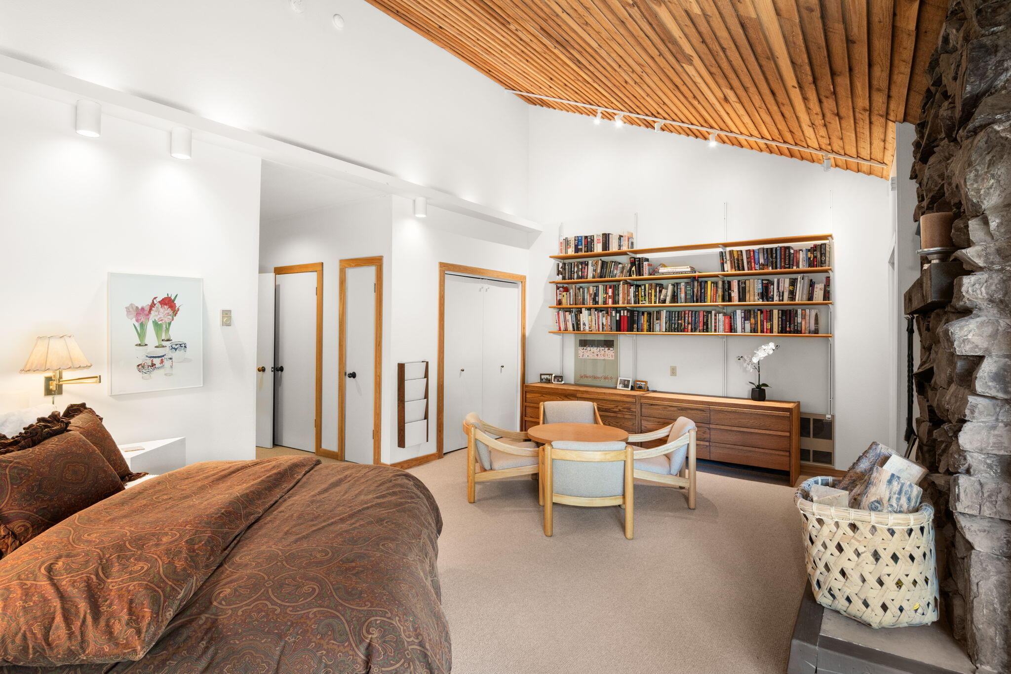 Primary seating area