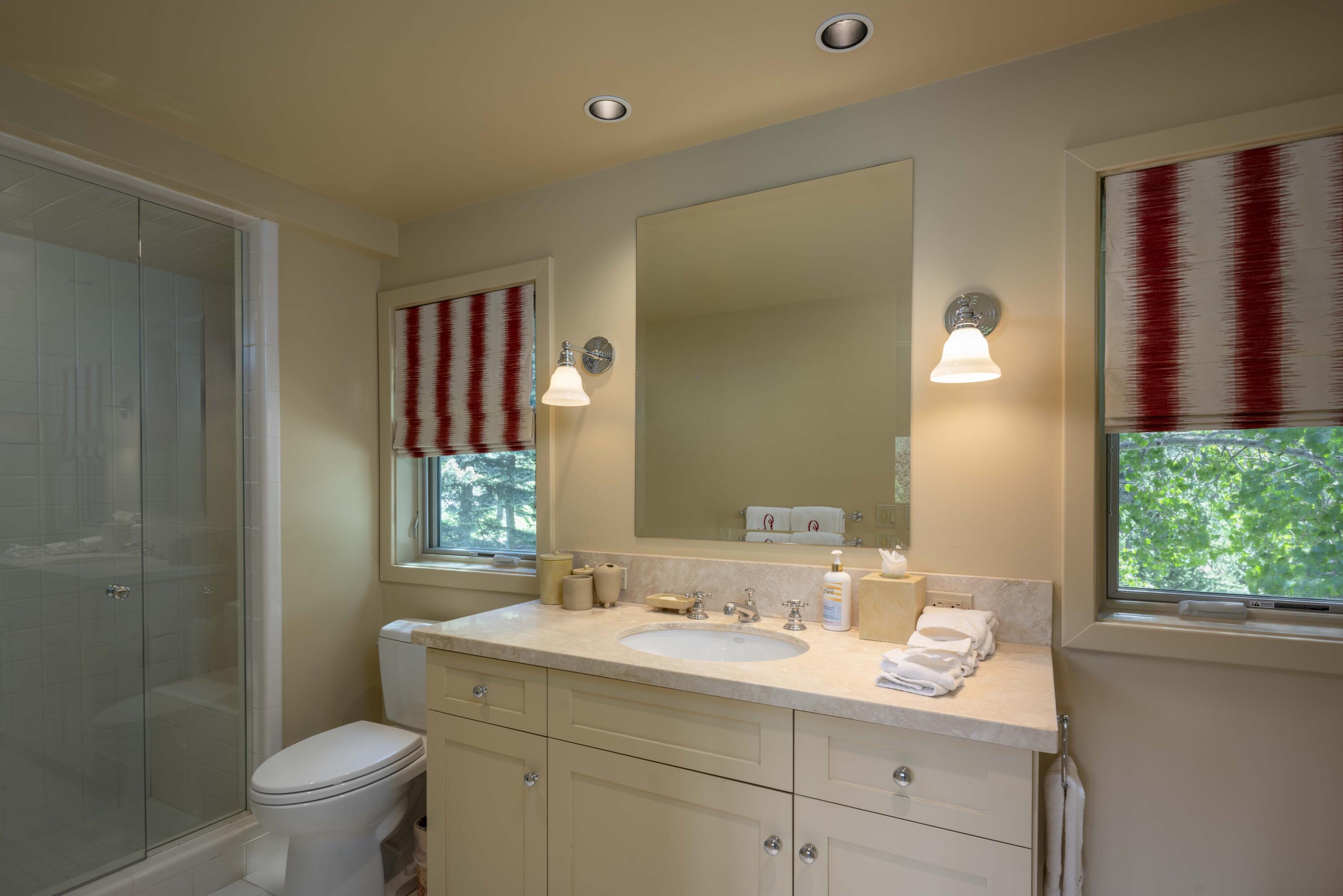 Guest bedroom 4 bath