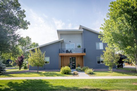 Photo of 980 Cutters Dr, Hailey, ID 83333 (MLS # 25-333460)