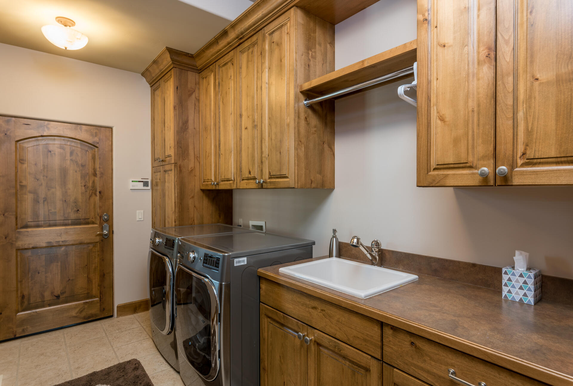 Blaine County, Idaho 83333, United States, 5 Bedrooms Bedrooms, ,6 BathroomsBathrooms,Residential,Pending,68411