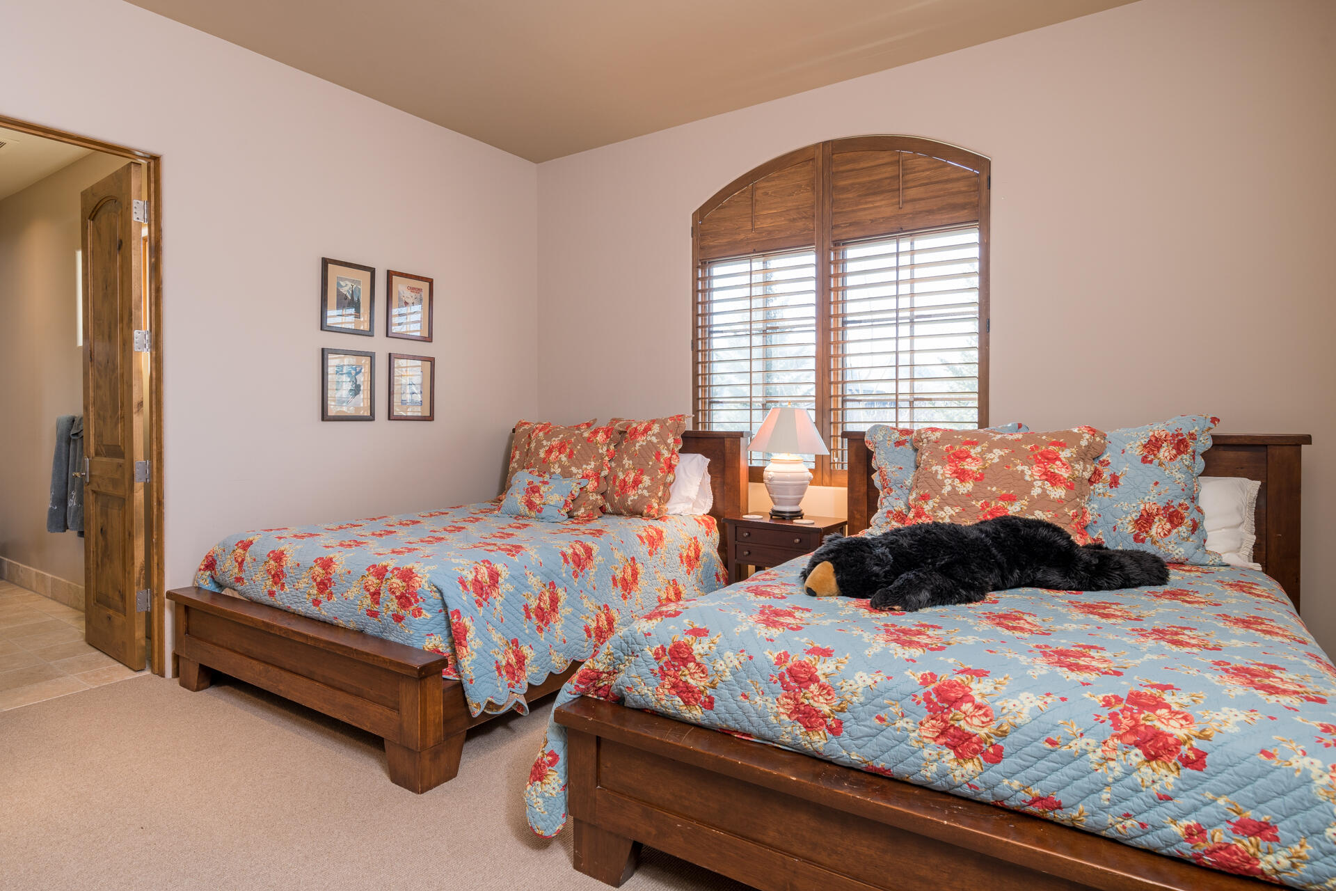 Blaine County, Idaho 83333, United States, 5 Bedrooms Bedrooms, ,6 BathroomsBathrooms,Residential,Pending,68411