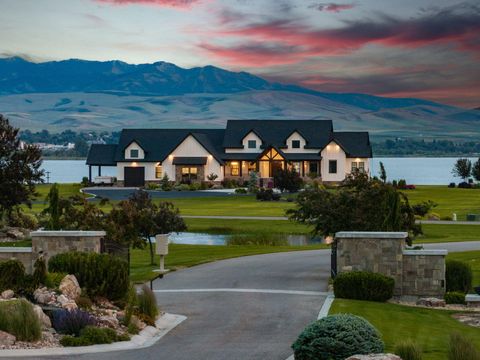 Photo of 281 Lakeshore Dr, American Falls, ID 83211 (MLS # 26-334228)