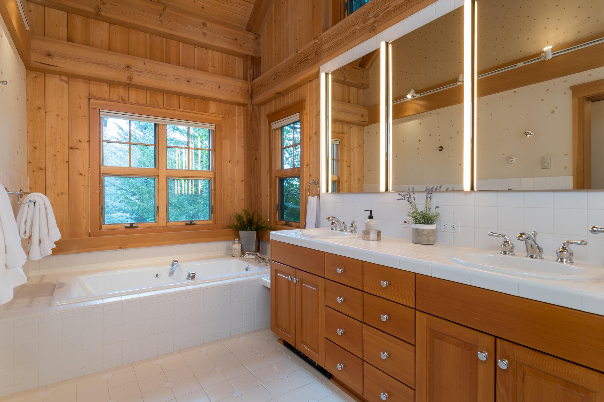 Ketchum, Idaho 83340, United States, 5 Bedrooms Bedrooms, ,6 BathroomsBathrooms,Residential,Pending,50490