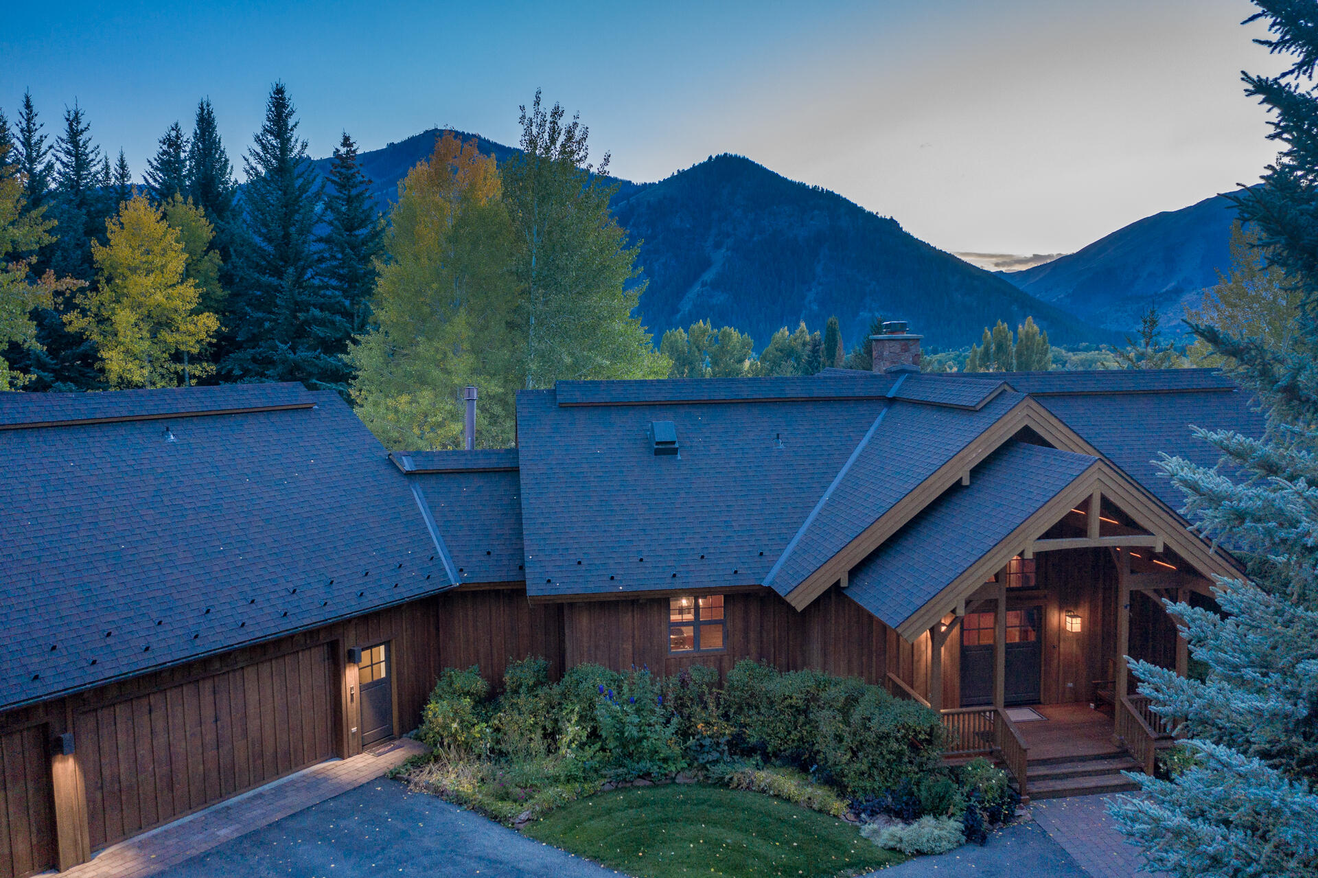 Ketchum, Idaho 83340, United States, 5 Bedrooms Bedrooms, ,6 BathroomsBathrooms,Residential,Pending,50490