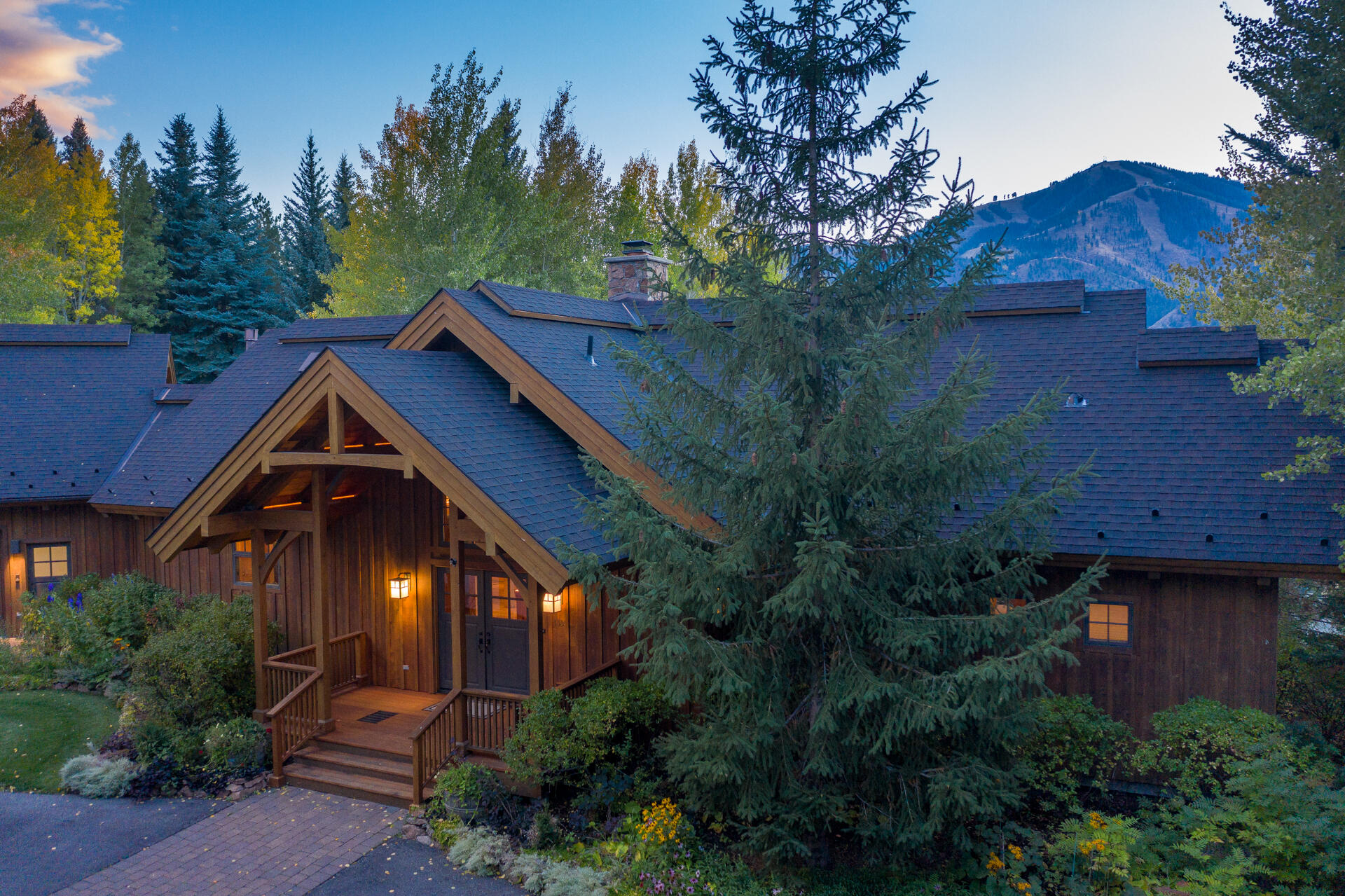 Ketchum, Idaho 83340, United States, 5 Bedrooms Bedrooms, ,6 BathroomsBathrooms,Residential,Pending,50490