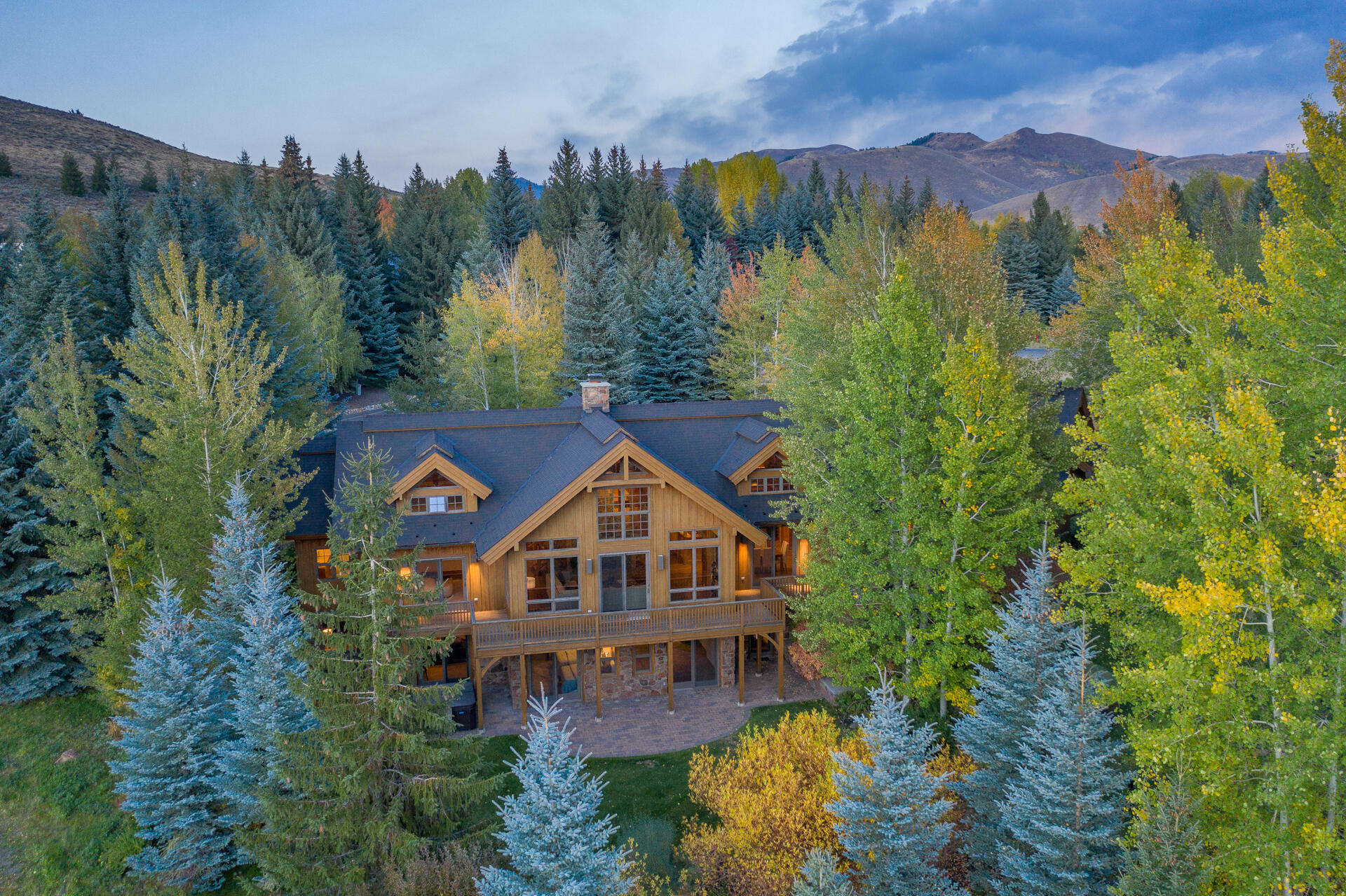 Ketchum, Idaho 83340, United States, 5 Bedrooms Bedrooms, ,6 BathroomsBathrooms,Residential,Pending,50490