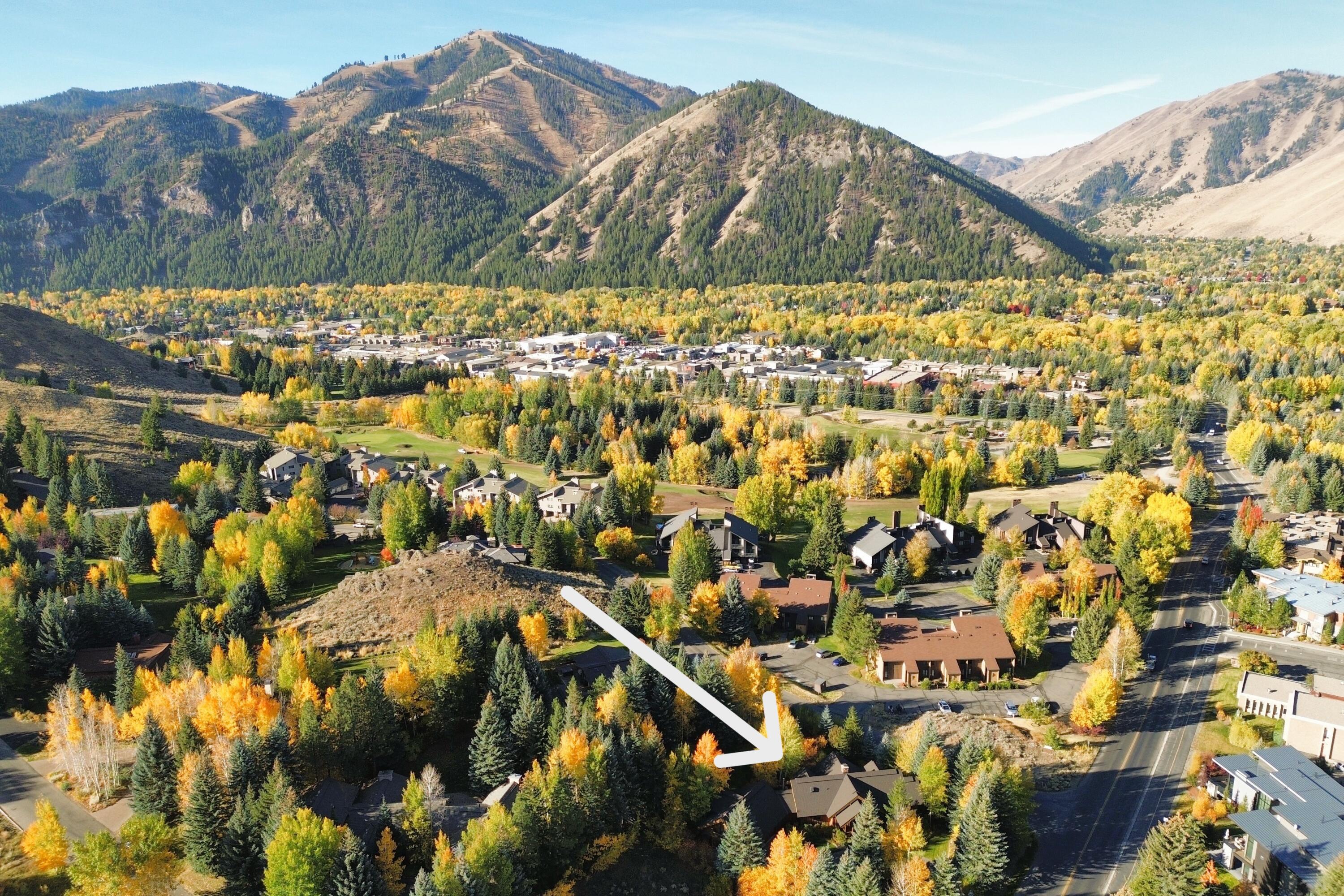 Ketchum, Idaho 83340, United States, 5 Bedrooms Bedrooms, ,6 BathroomsBathrooms,Residential,Pending,50490