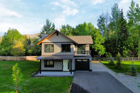 Photo of 1410 Silver Star Dr, Hailey, ID 83333 (MLS # 25-333843)