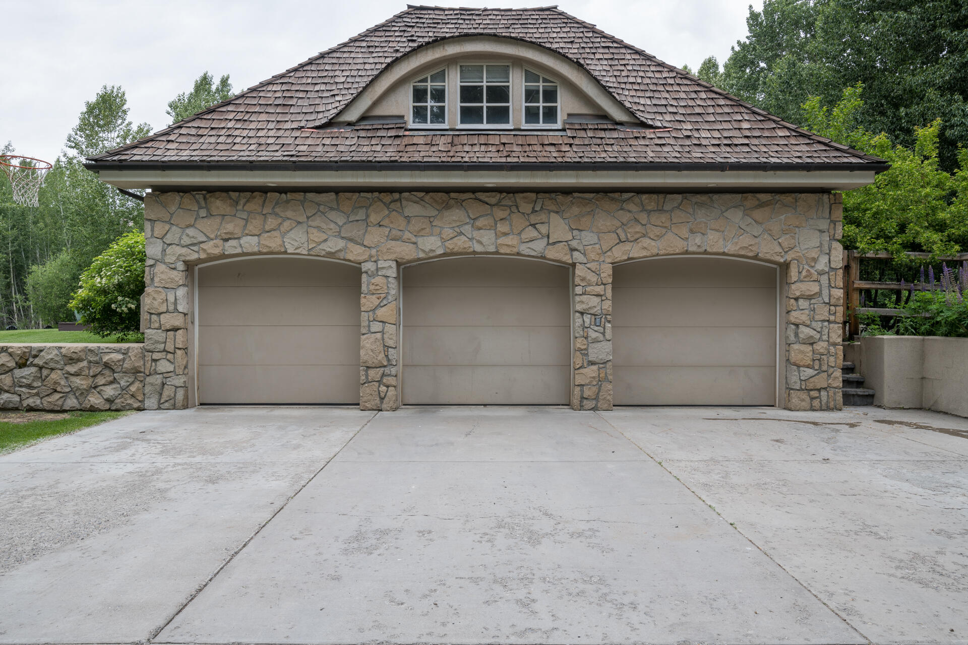 3 Car Garage