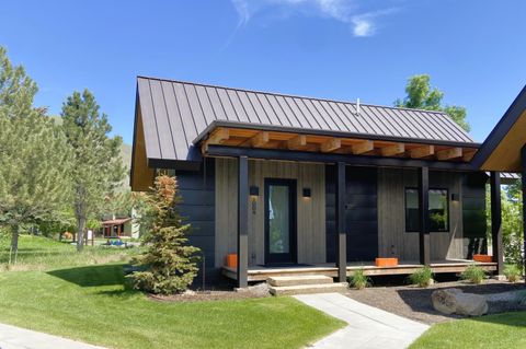 Photo of 1009 Cutters Dr, Hailey, ID 83333 (MLS # 25-333238)