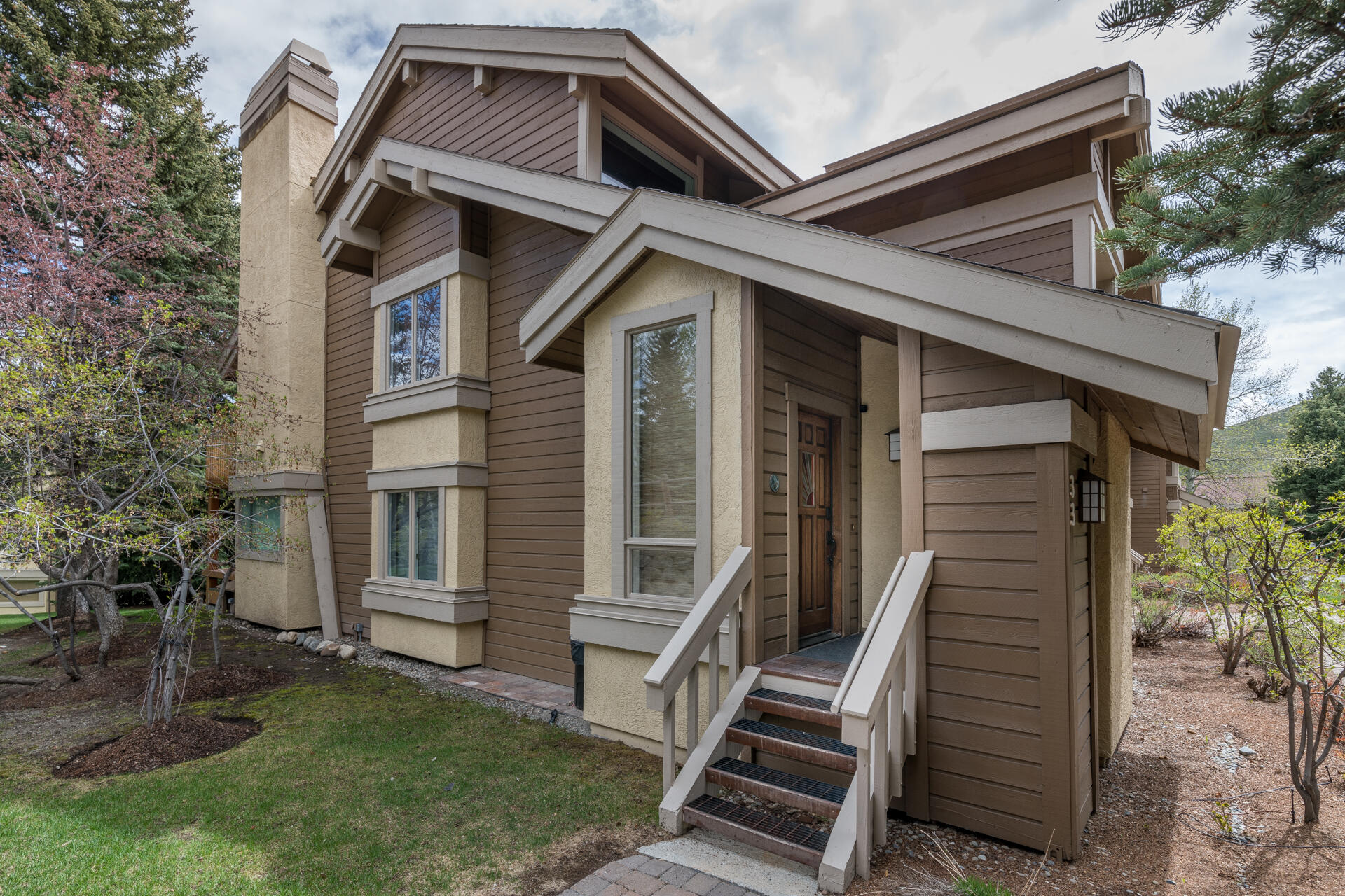 Sun Valley, ID MLS 24331896 3 Bed, 3 Bath, 2051 Sqft Home Built