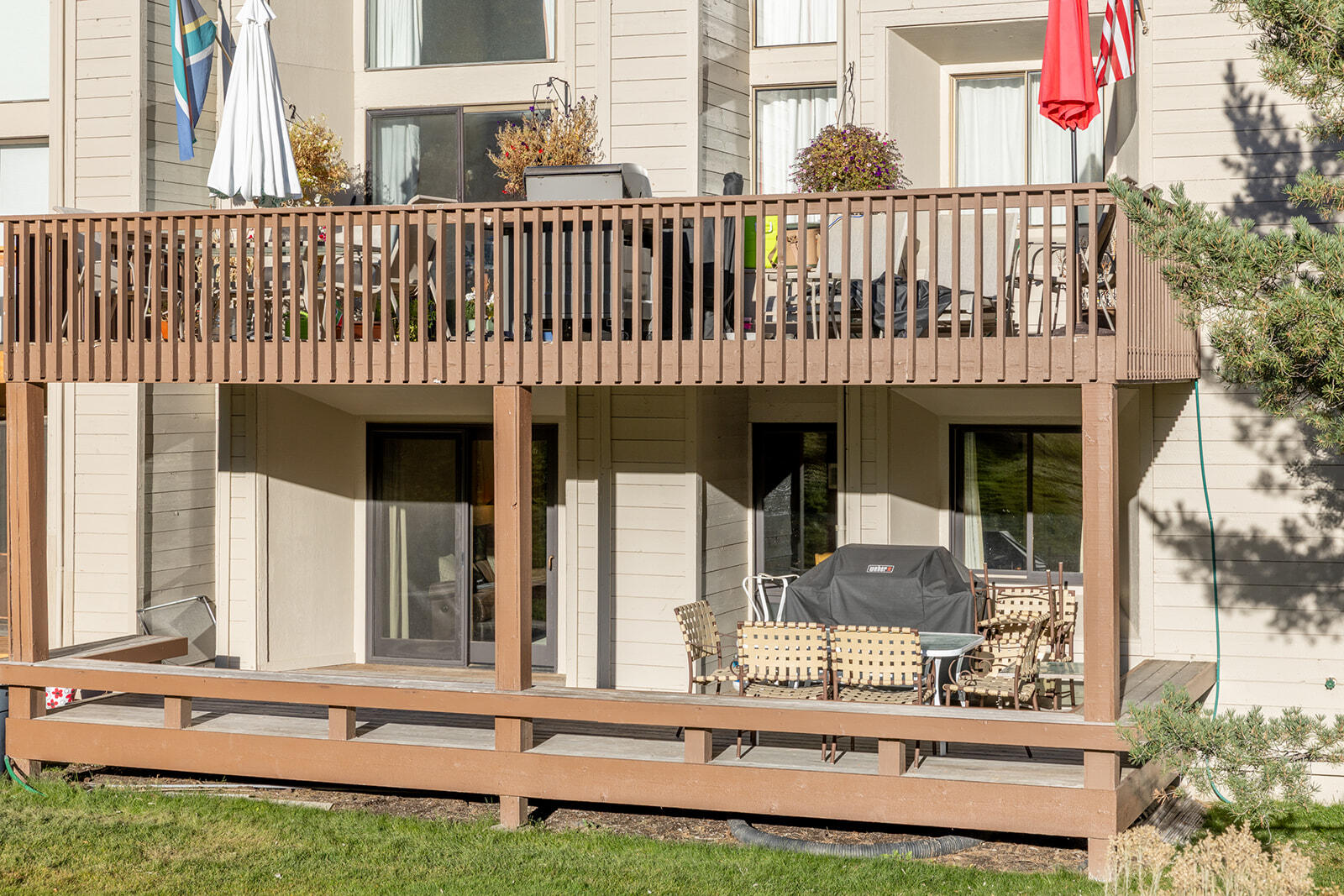 Expansive deck