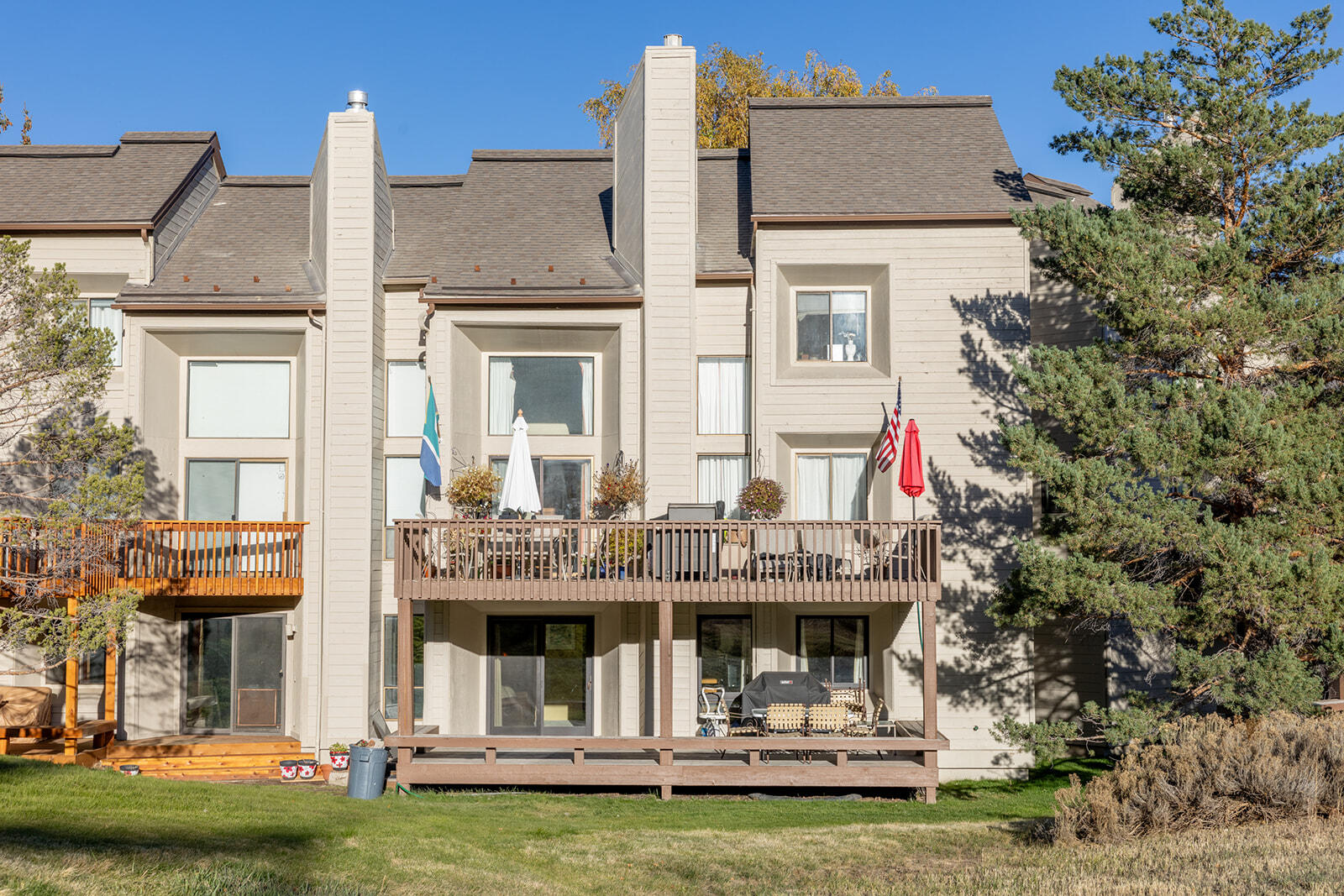 Exterior with deck below