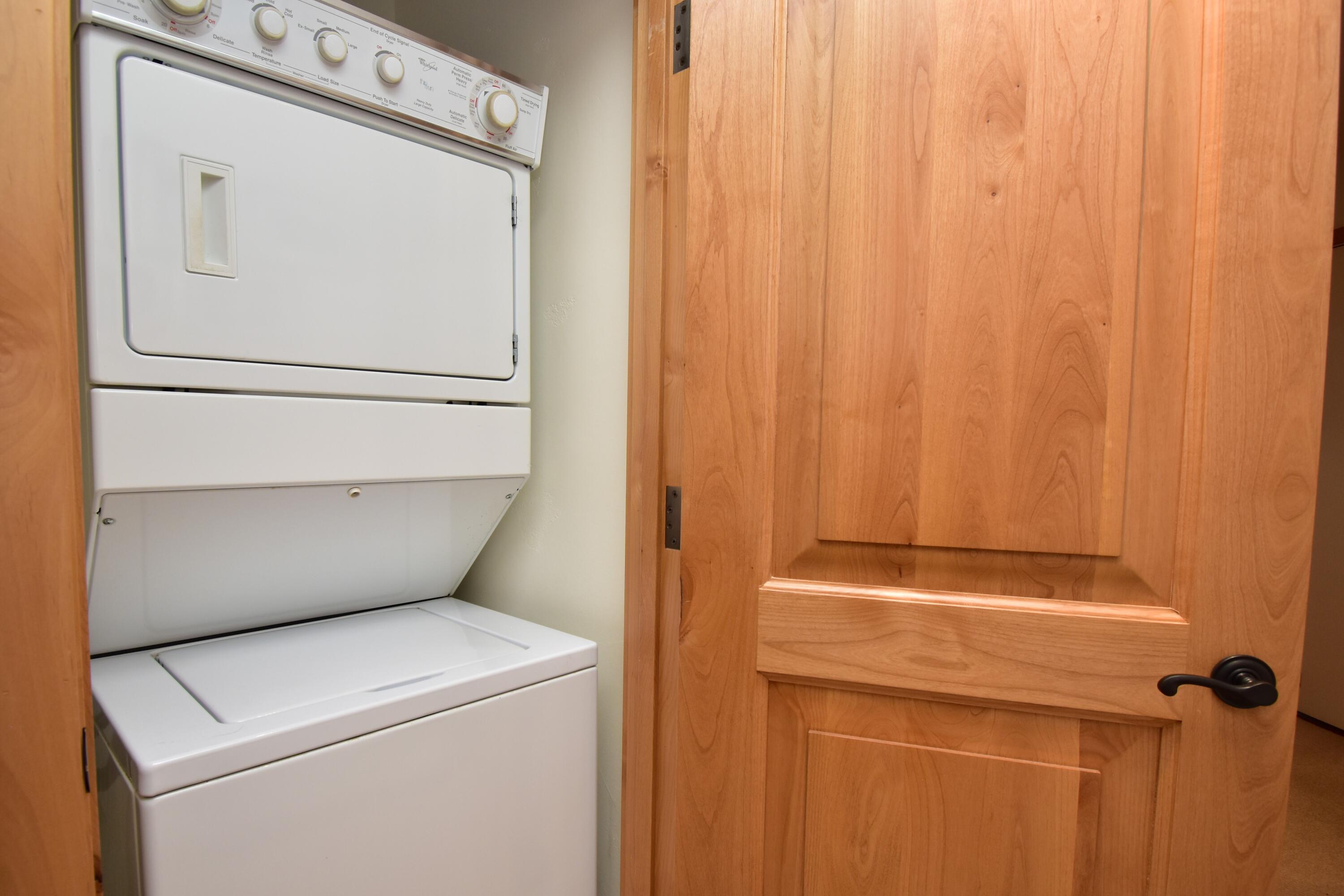 601 Stacked Laundry