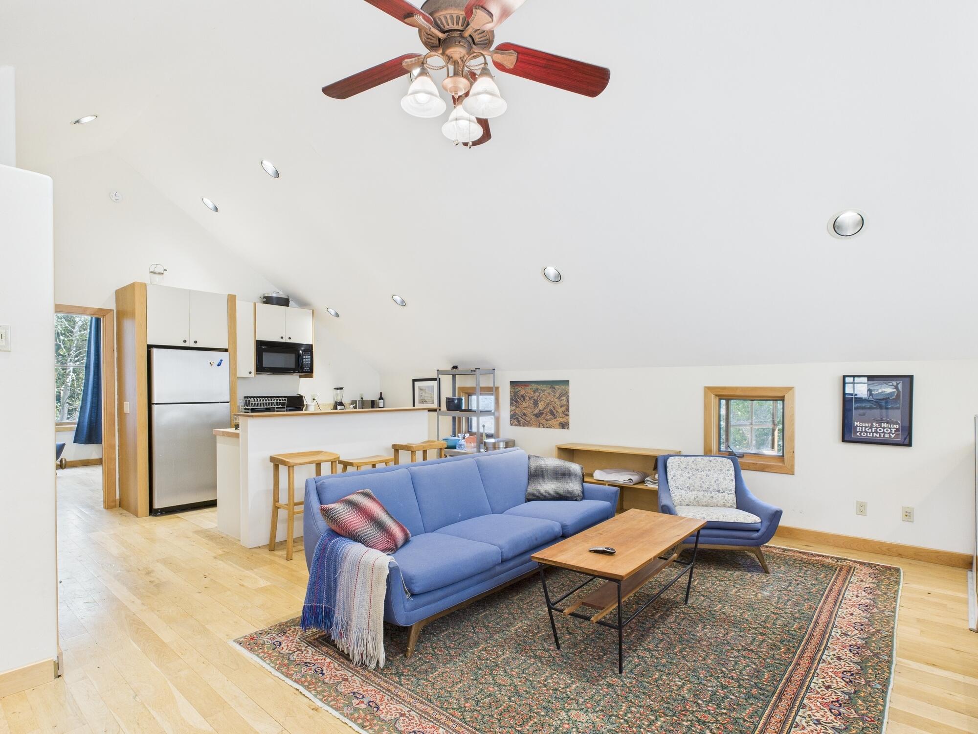 Apartment Living & Kitchen