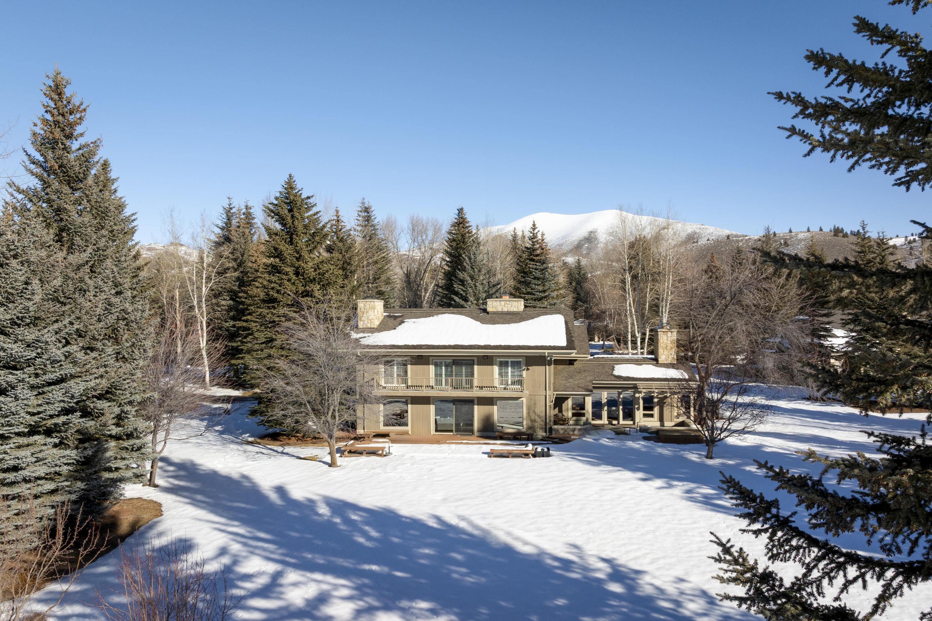 1 Exterior - Back of Home