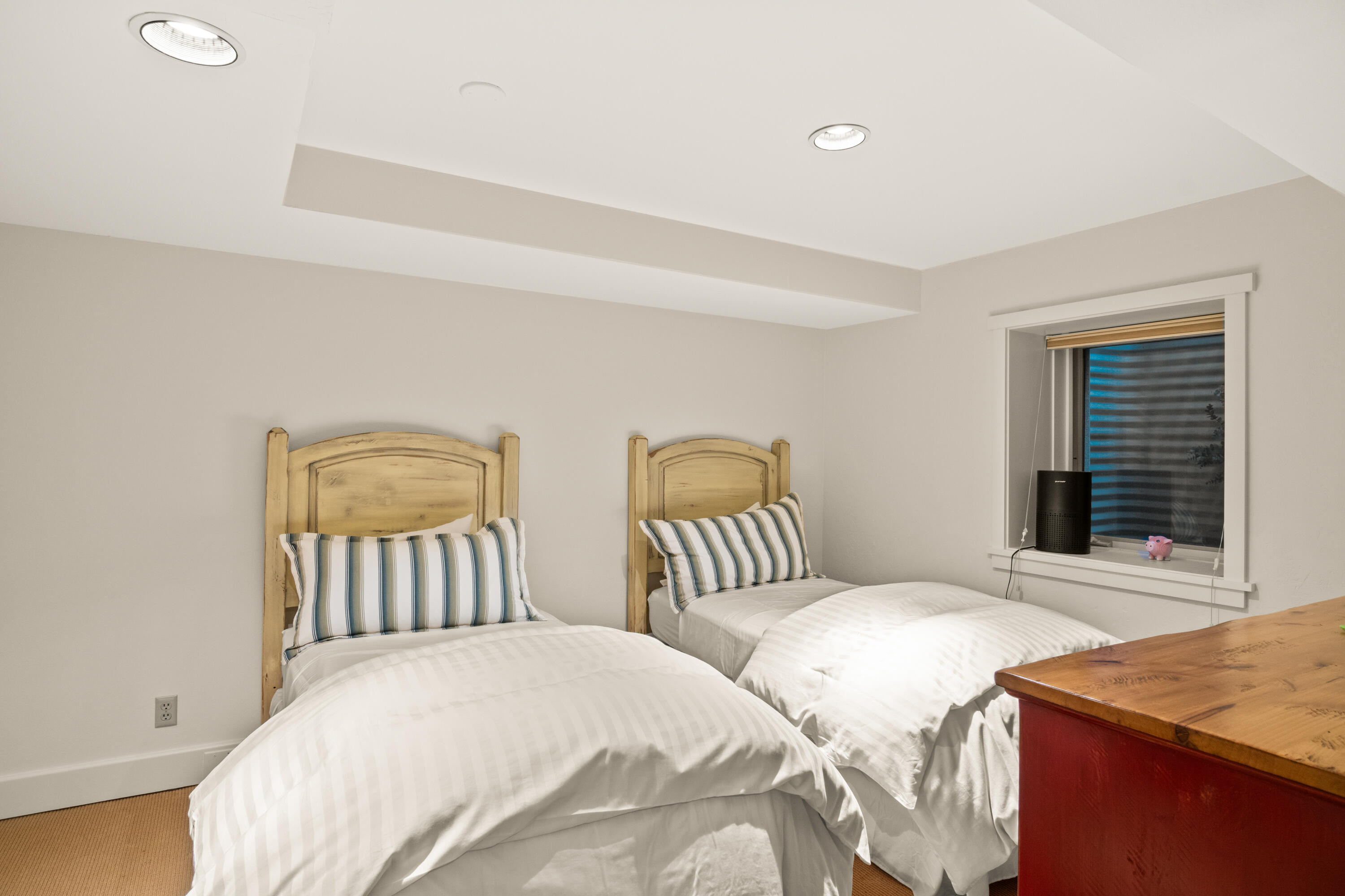 Lower level Bedroom (7)