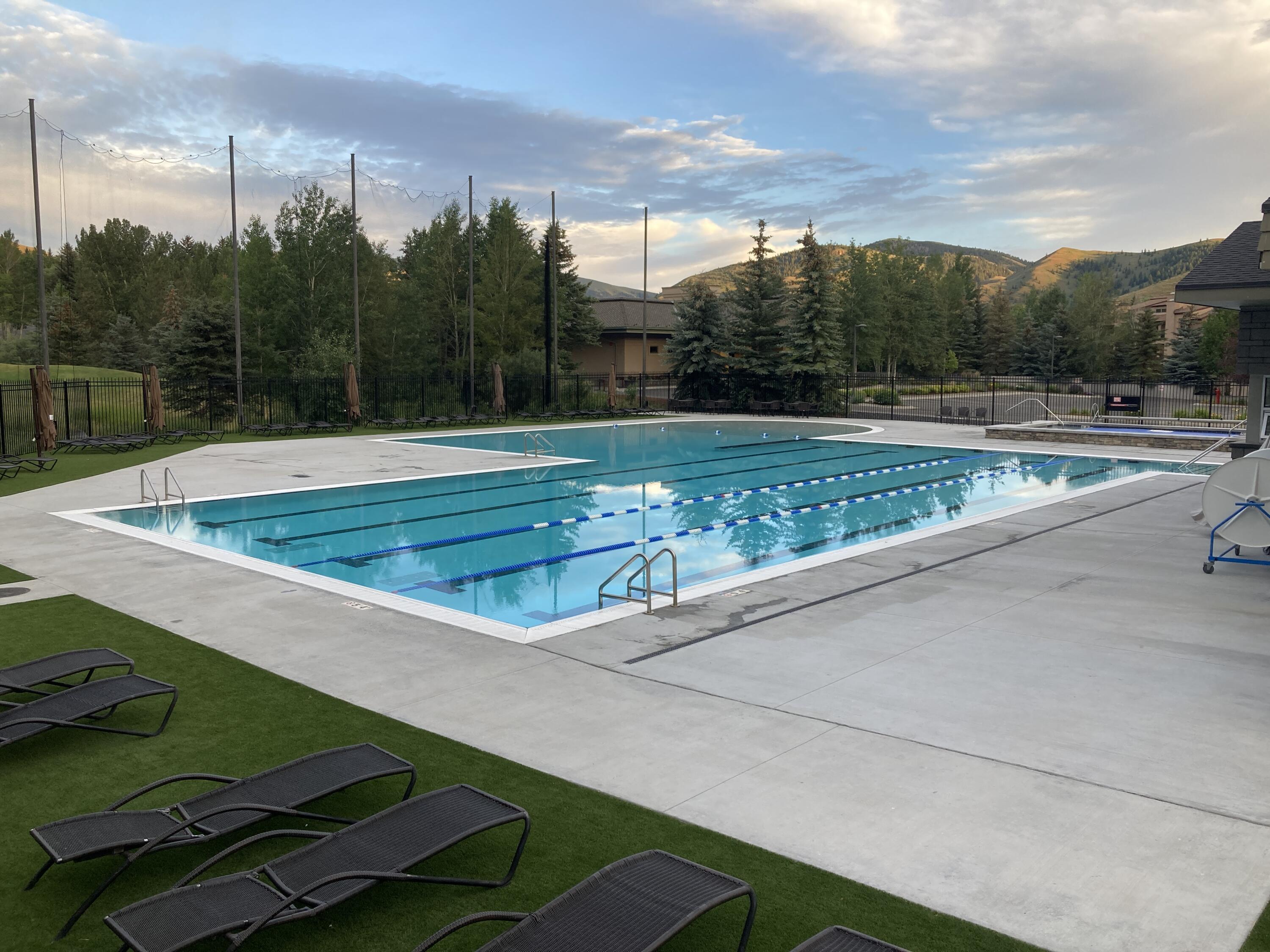 Elkhorn Village Pool