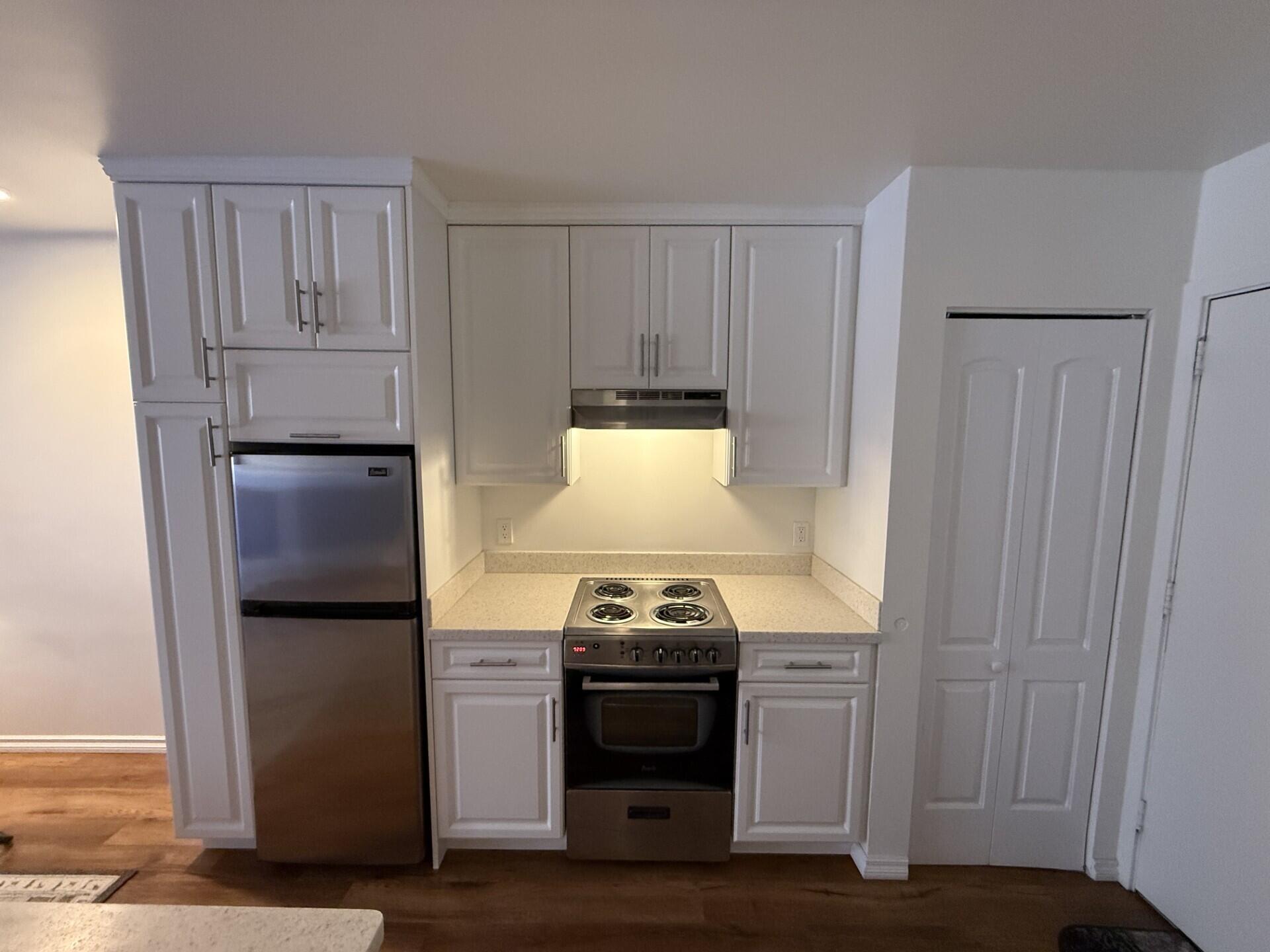Kitchen with bar