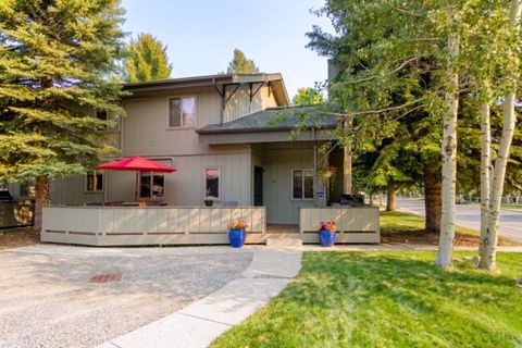 Condo For Sale - 100 Pinewood Lane #100<br/> Ketchum, ID 83340